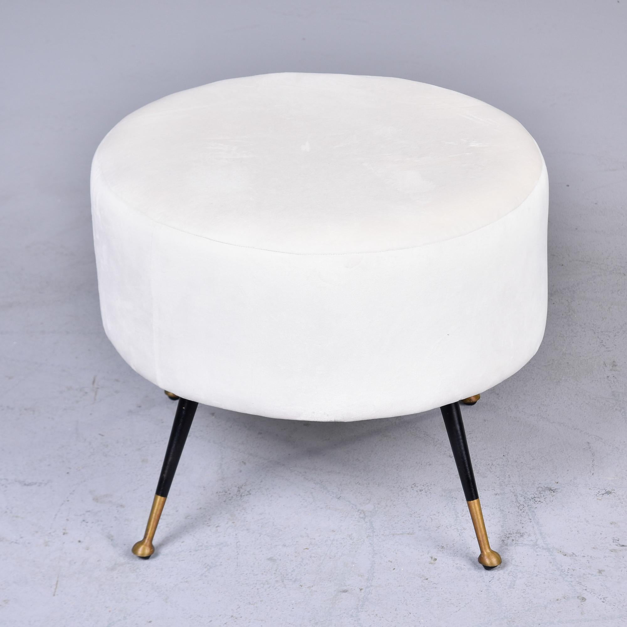 Italian Mid Century White Round Stool with Brass Tipped Legs For Sale 4