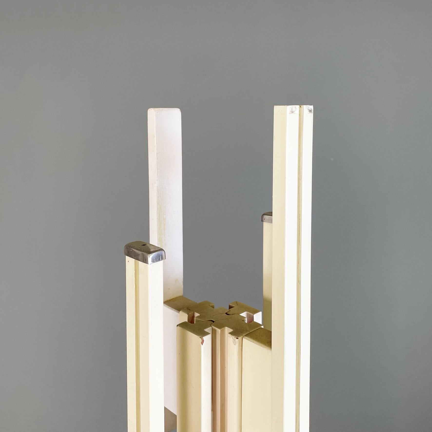 Italian Midcentury White Wood Metal Coat Stand by Carlo de Carli for Fiarm, 1960 In Good Condition For Sale In MIlano, IT