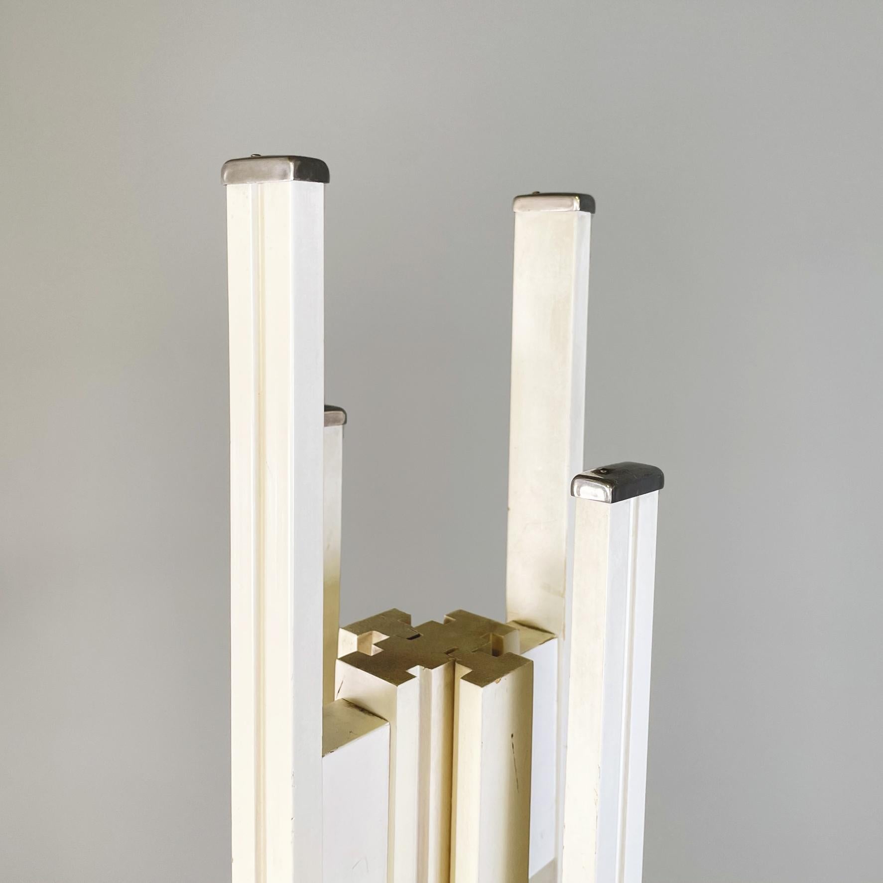Italienischer Midcentury Garderobenständer aus weißem Holz und Metall von Carlo De Carli für Fiarm, 1960 (Mitte des 20. Jahrhunderts) im Angebot
