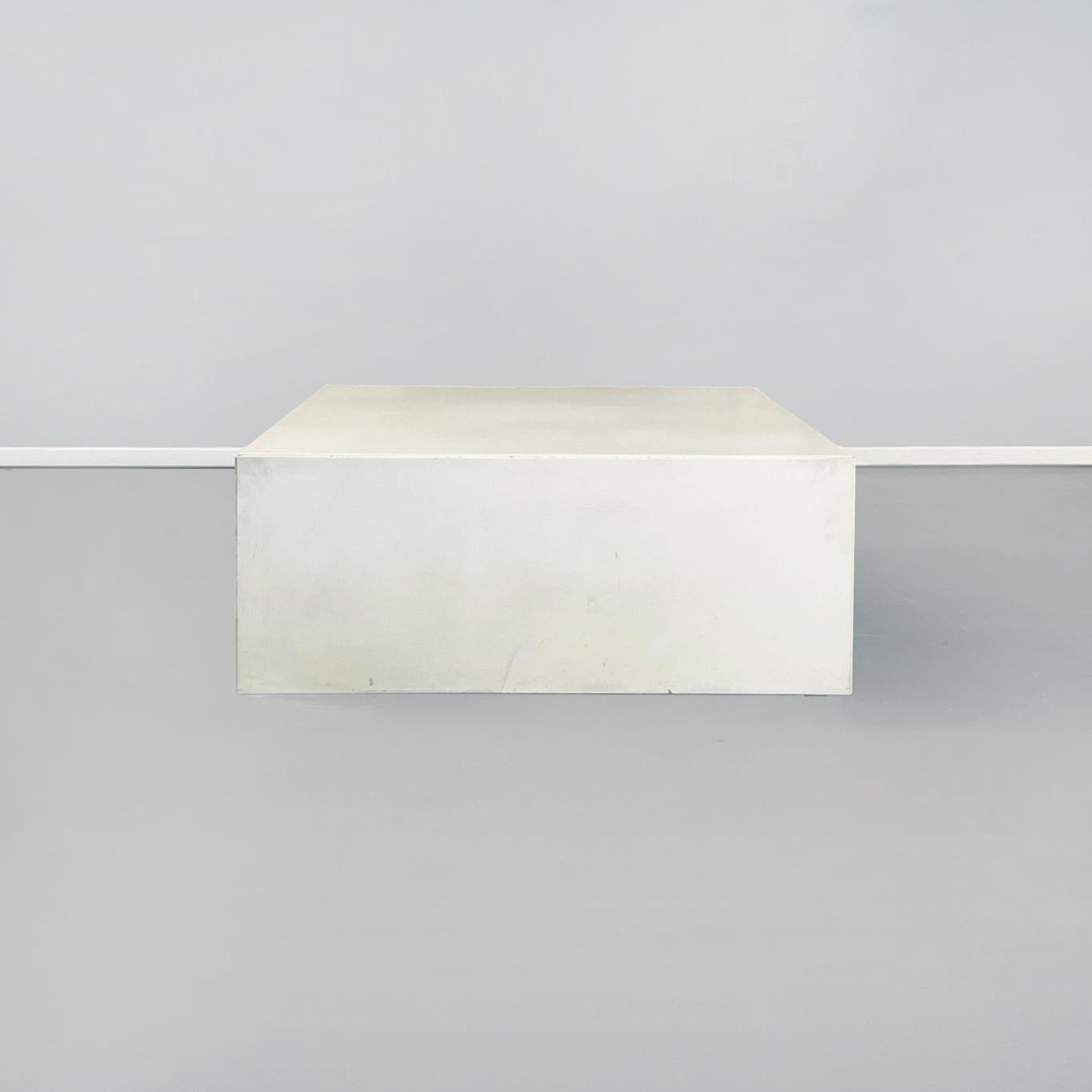 Italian mid-century white wooden square coffee table, 1970s
Square coffee table in white painted wood.
1970s.
Good conditions.
Measurements in cm 100 × 100 x 40.5 H.