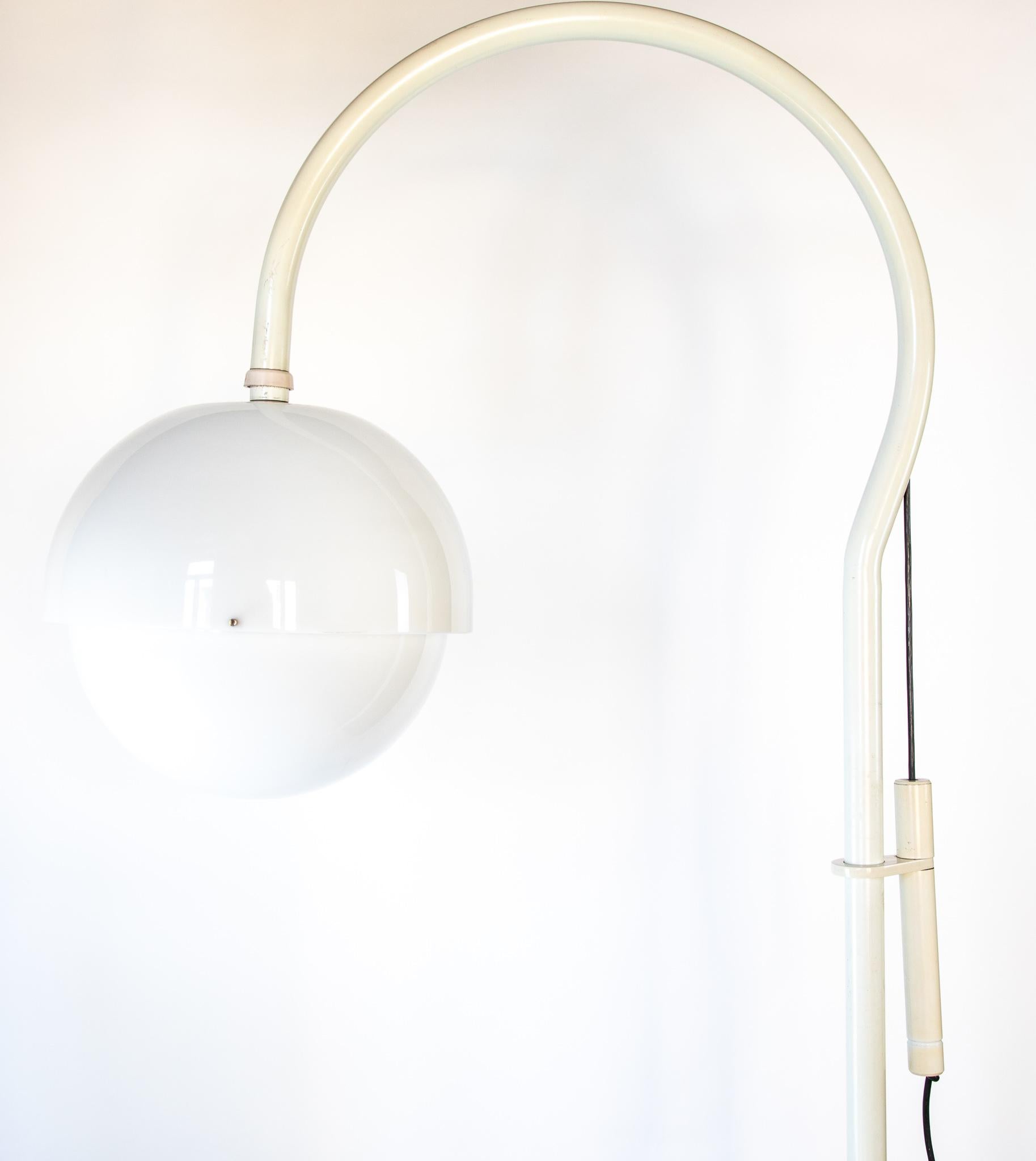 Mid-Century Modern XL Floor Lamp by Luigi Bandini Buti for Kartell, Italy 1970s In Good Condition In Vienna, AT