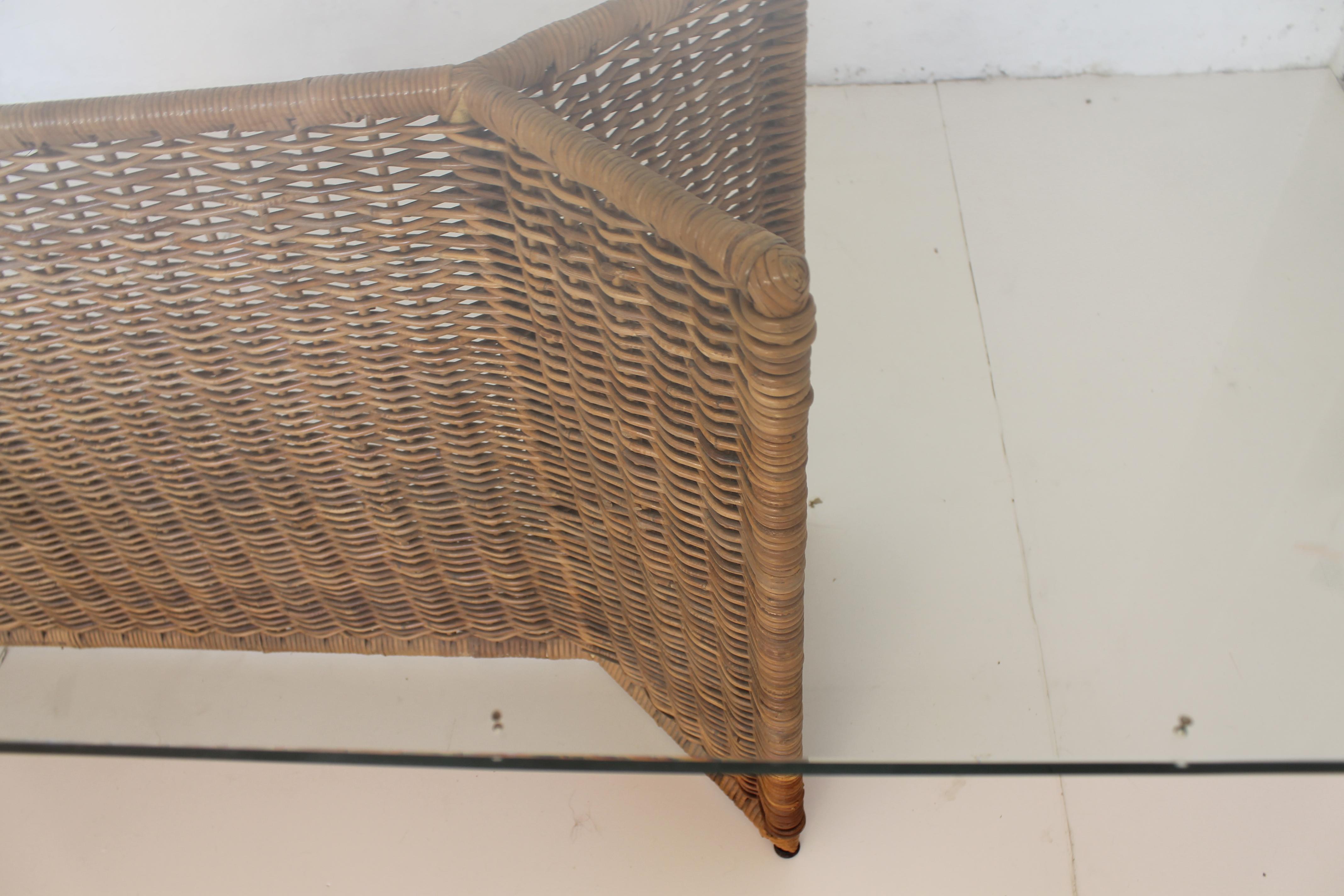 Italian Mid-Century outdoor Wicker and Tempered Glass Table, circa 1965 For Sale 1