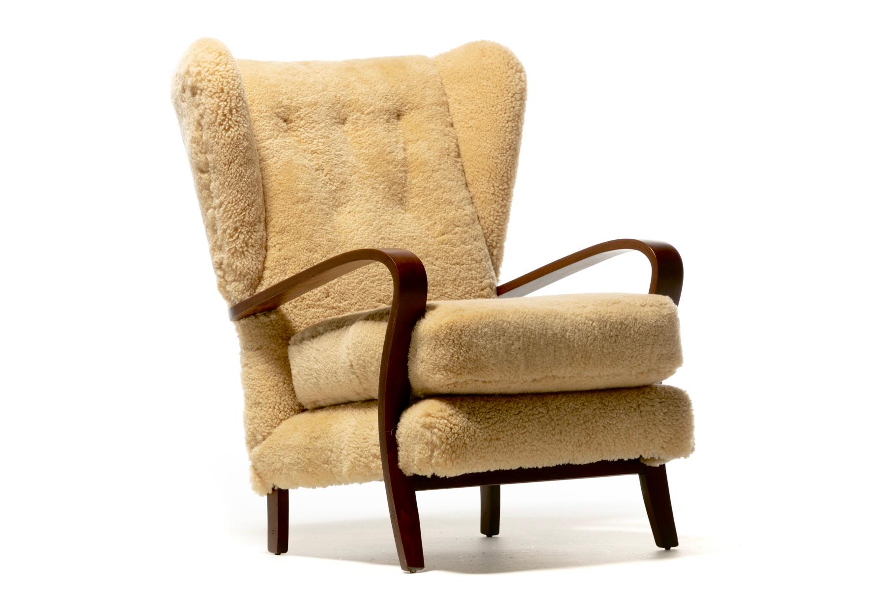 Italian Mid Century Wingback Chairs in Hand Sewn Champagne Shearling c. 1960 For Sale 12