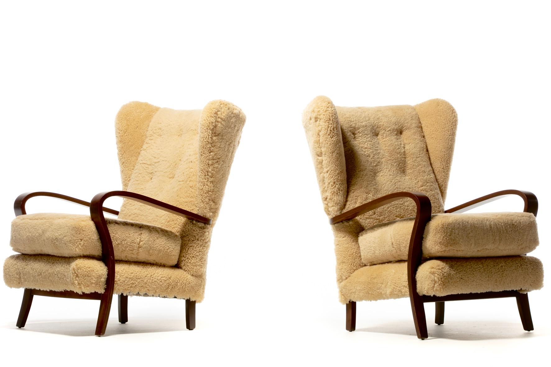 Italian Mid Century Wingback Chairs in Hand Sewn Champagne Shearling c. 1960 For Sale 13