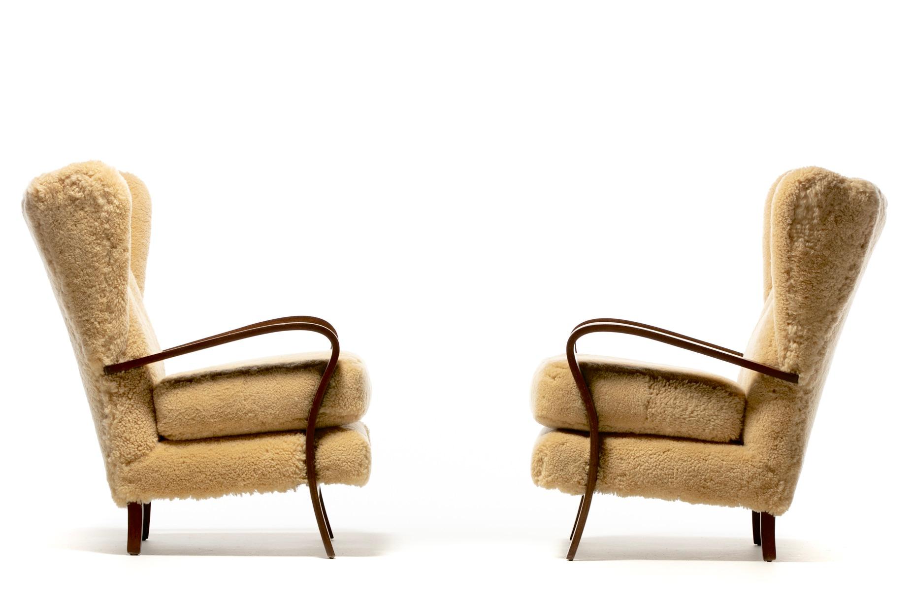 Italian Mid Century Wingback Chairs in Hand Sewn Champagne Shearling c. 1960 In Good Condition For Sale In Saint Louis, MO