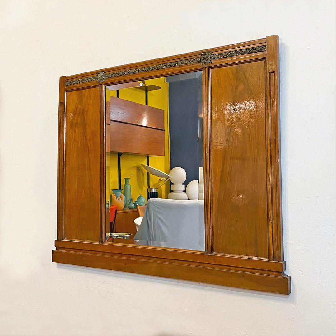Miroir commode italien du milieu du siècle dernier en bois et détails en laiton, années 1950 Bon état - En vente à MIlano, IT