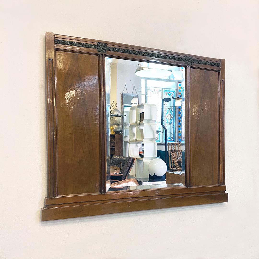 Laiton Miroir commode italien du milieu du siècle dernier en bois et détails en laiton, années 1950 en vente