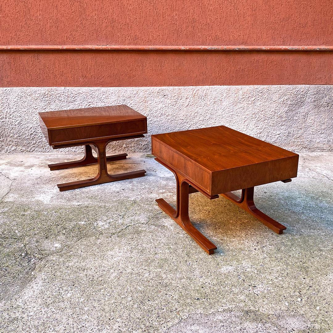 Italian Mid-Century Modern pair of solid wood bedsides or coffee tables by Gianfranco Frattini for Bernini, 1957
Pair of bedside tables or coffee tables in solid wood with a glossy finish or coffee tables. Bent leg with groove typical of Bernini's