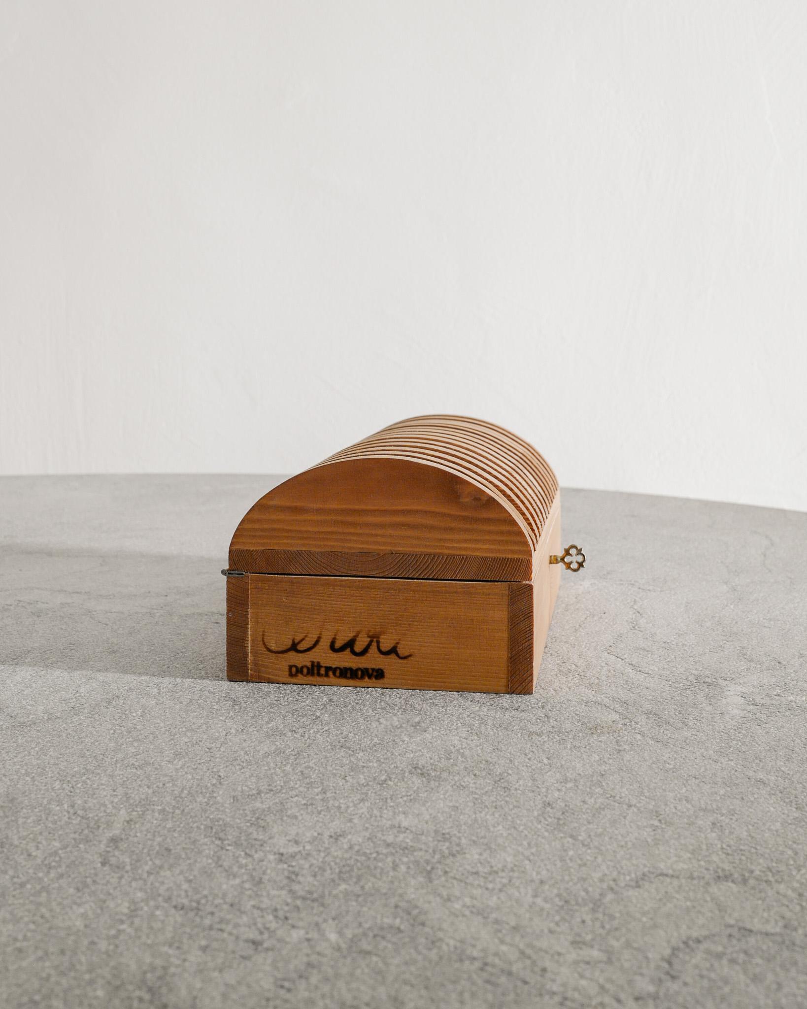 Pin Boîte en bois du milieu du siècle en pin par Mario Ceroli pour Poltronova, 1970 en vente