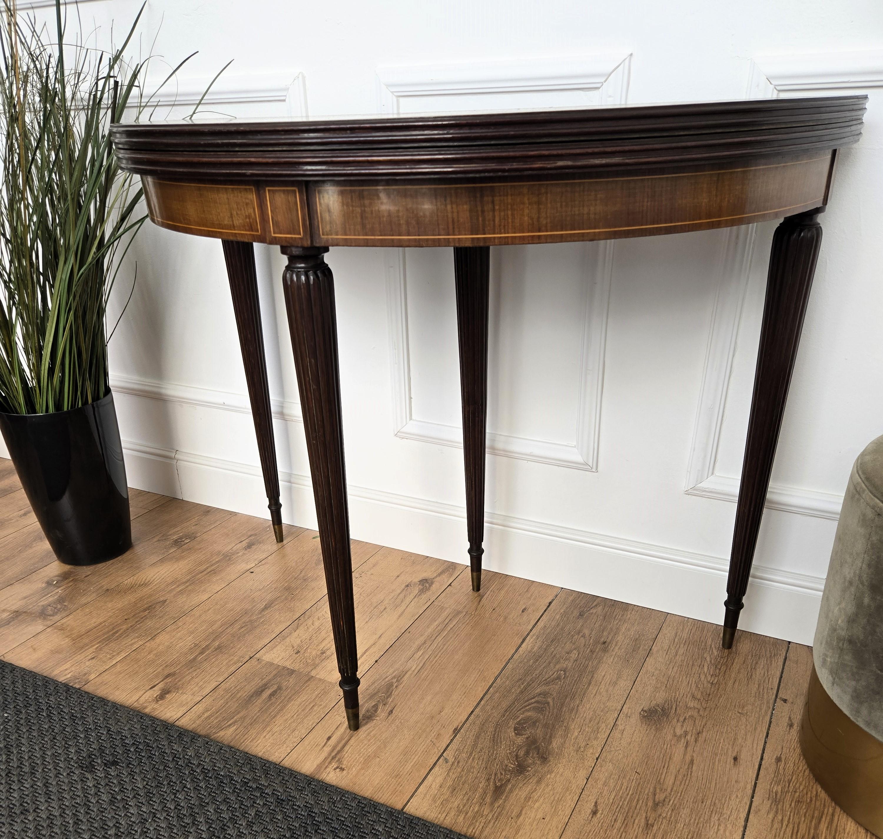 Consola de madera italiana de mediados de siglo Demi-lune plegable Mesa de juego de comedor en venta 3