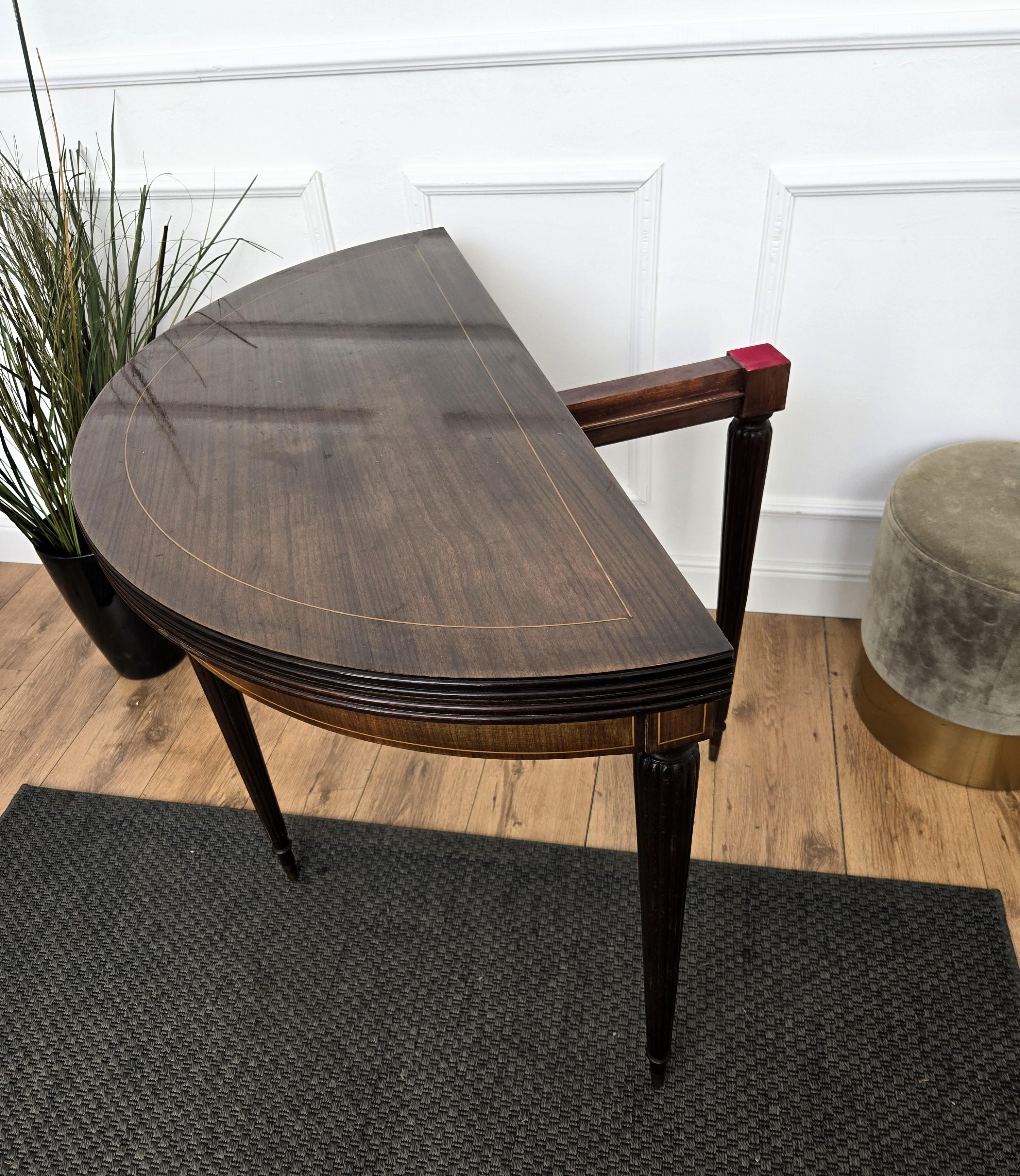 Consola de madera italiana de mediados de siglo Demi-lune plegable Mesa de juego de comedor en Bueno estado para la venta en Carimate, Como