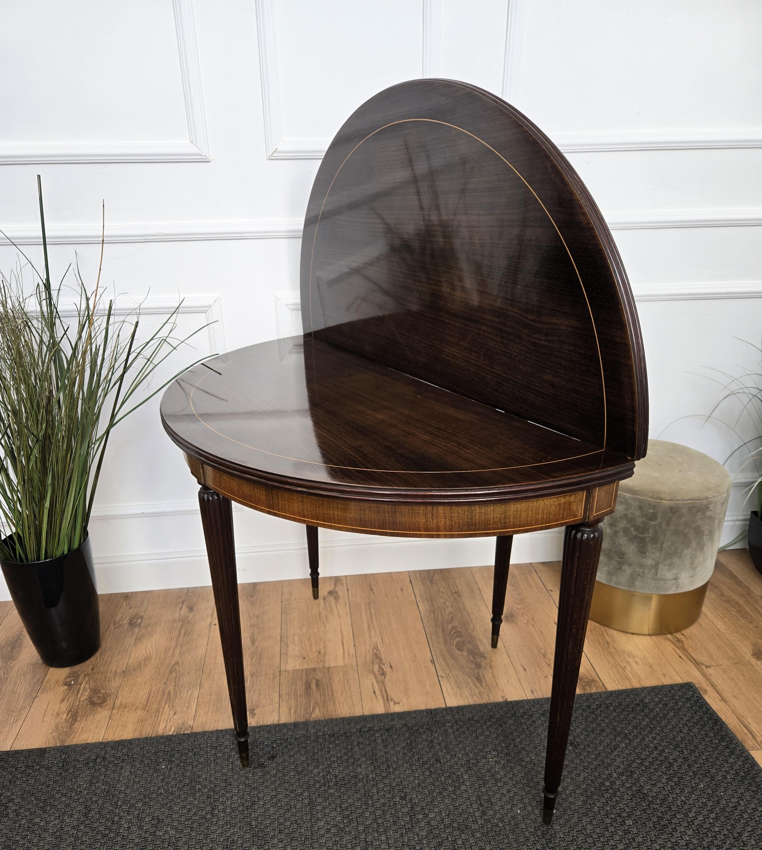 Consola de madera italiana de mediados de siglo Demi-lune plegable Mesa de juego de comedor siglo XX en venta