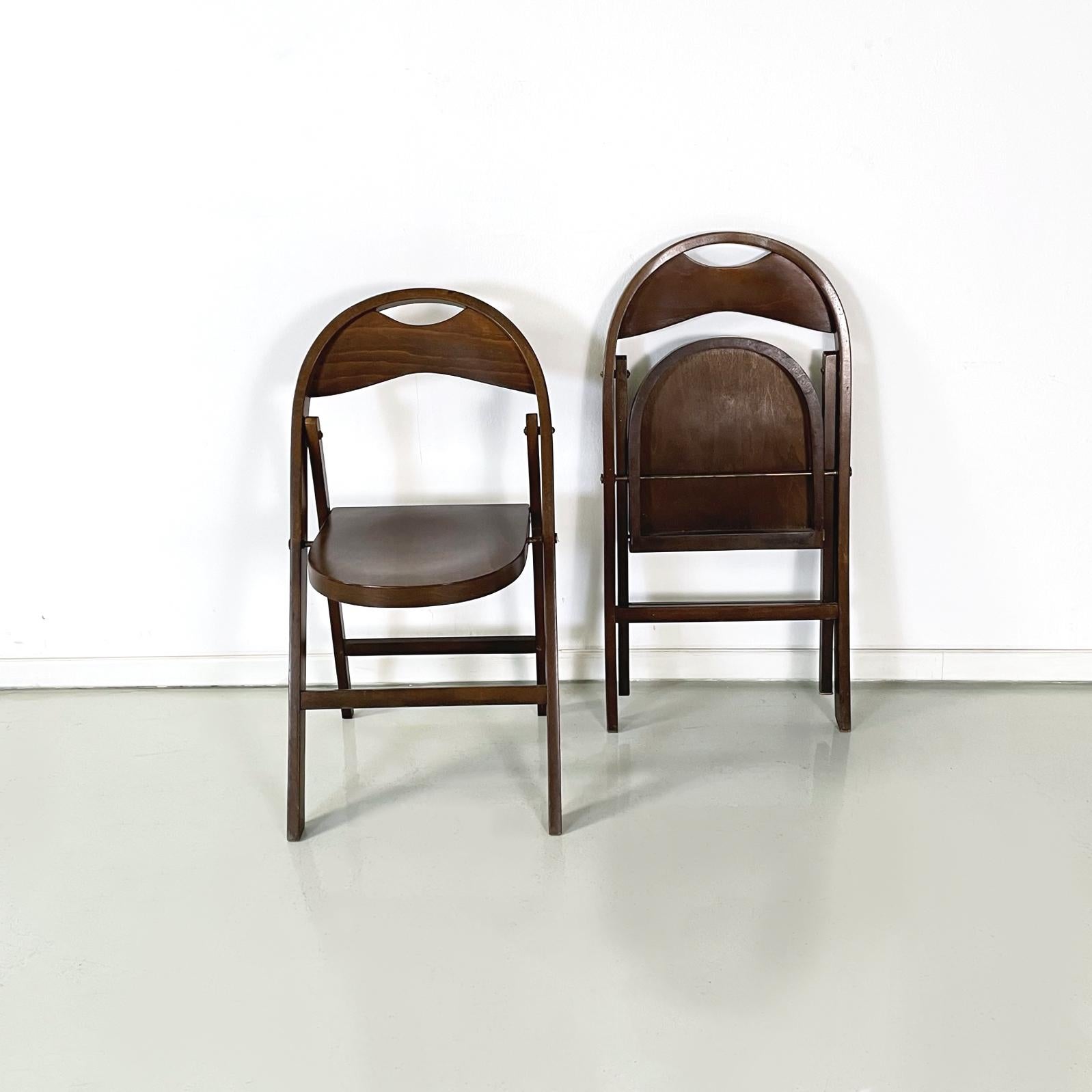 Italian mid-century Wooden folding chairs Tric by Achille and Pier Giacomo Castiglioni, 1960s
Set of 4 folding chairs mod. Tric entirely in dark wood. The seat and back are rounded. The legs are rectangular in section.
Produced in 1960s and