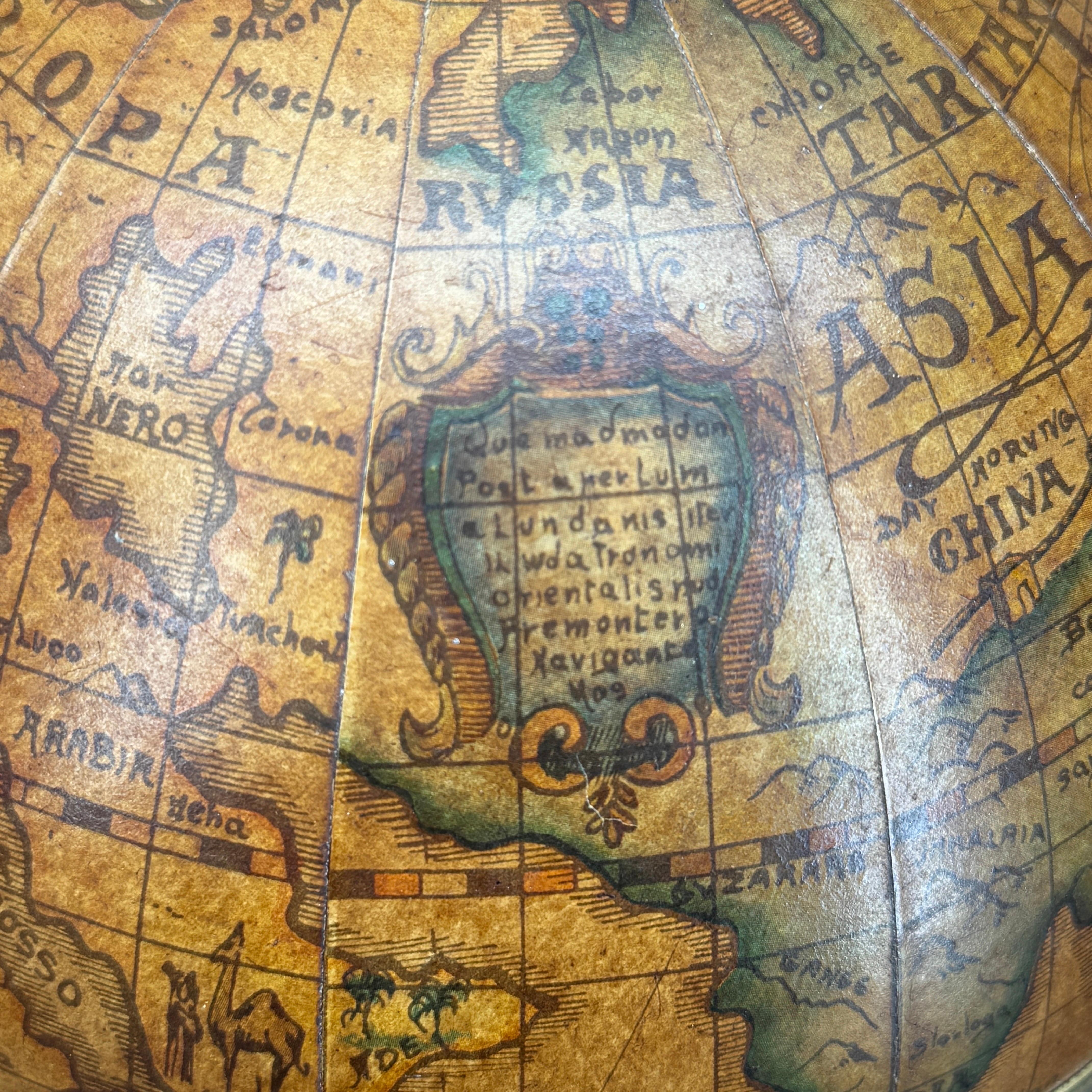 Cubitera Italiana Globo Mundial de Mitad de Siglo sobre Soporte de Madera en venta 2