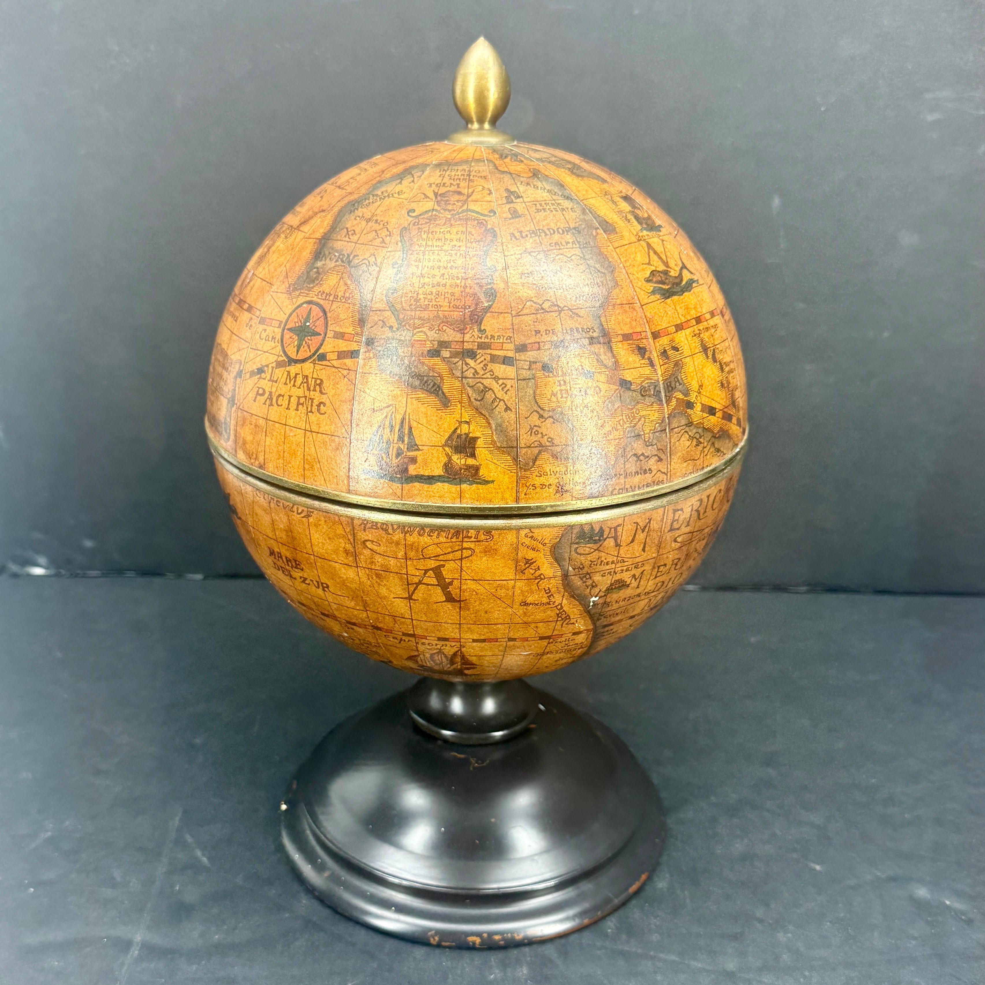 Cubitera Italiana Globo Mundial de Mitad de Siglo sobre Soporte de Madera Moderno de mediados de siglo en venta