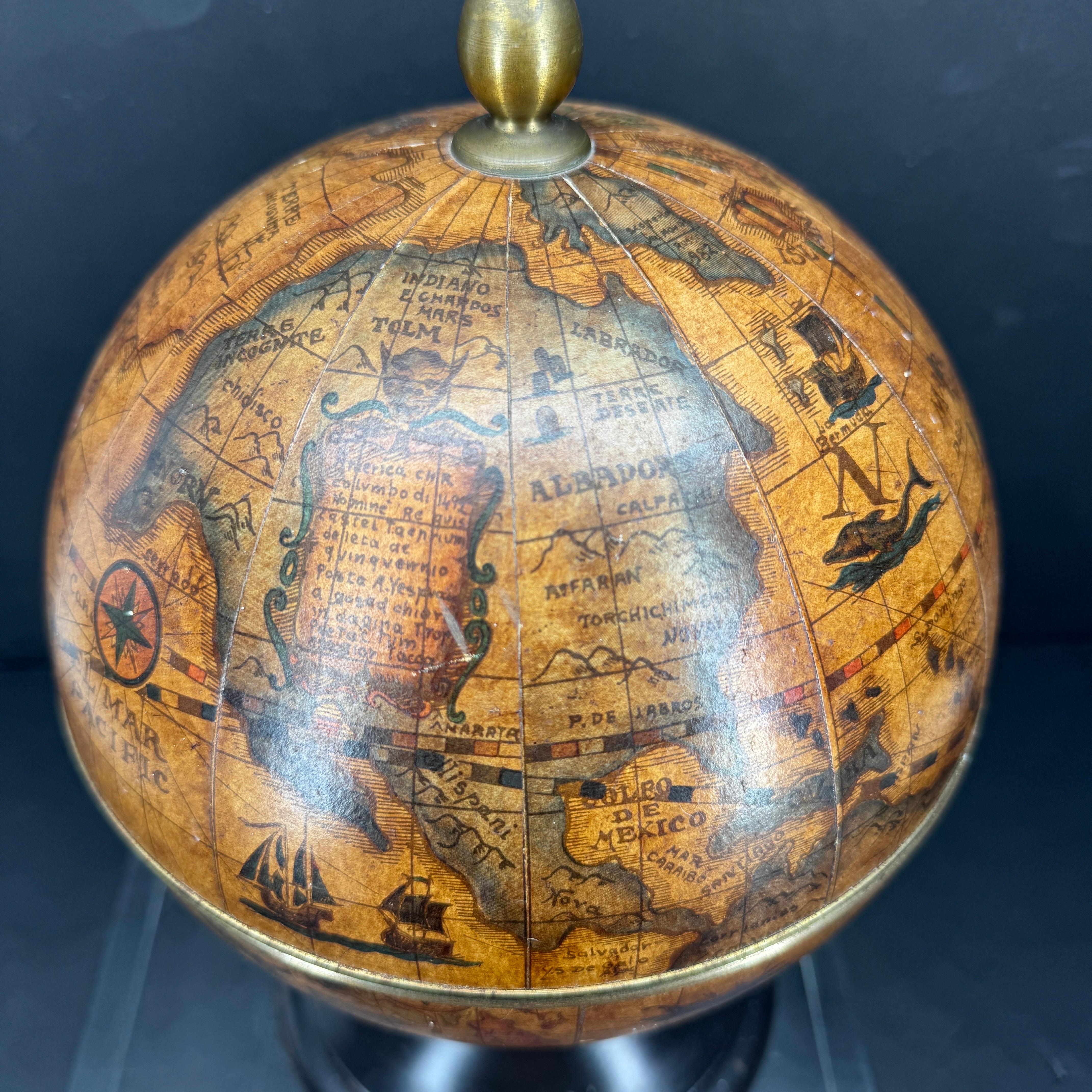 Cubitera Italiana Globo Mundial de Mitad de Siglo sobre Soporte de Madera mediados del siglo XX en venta