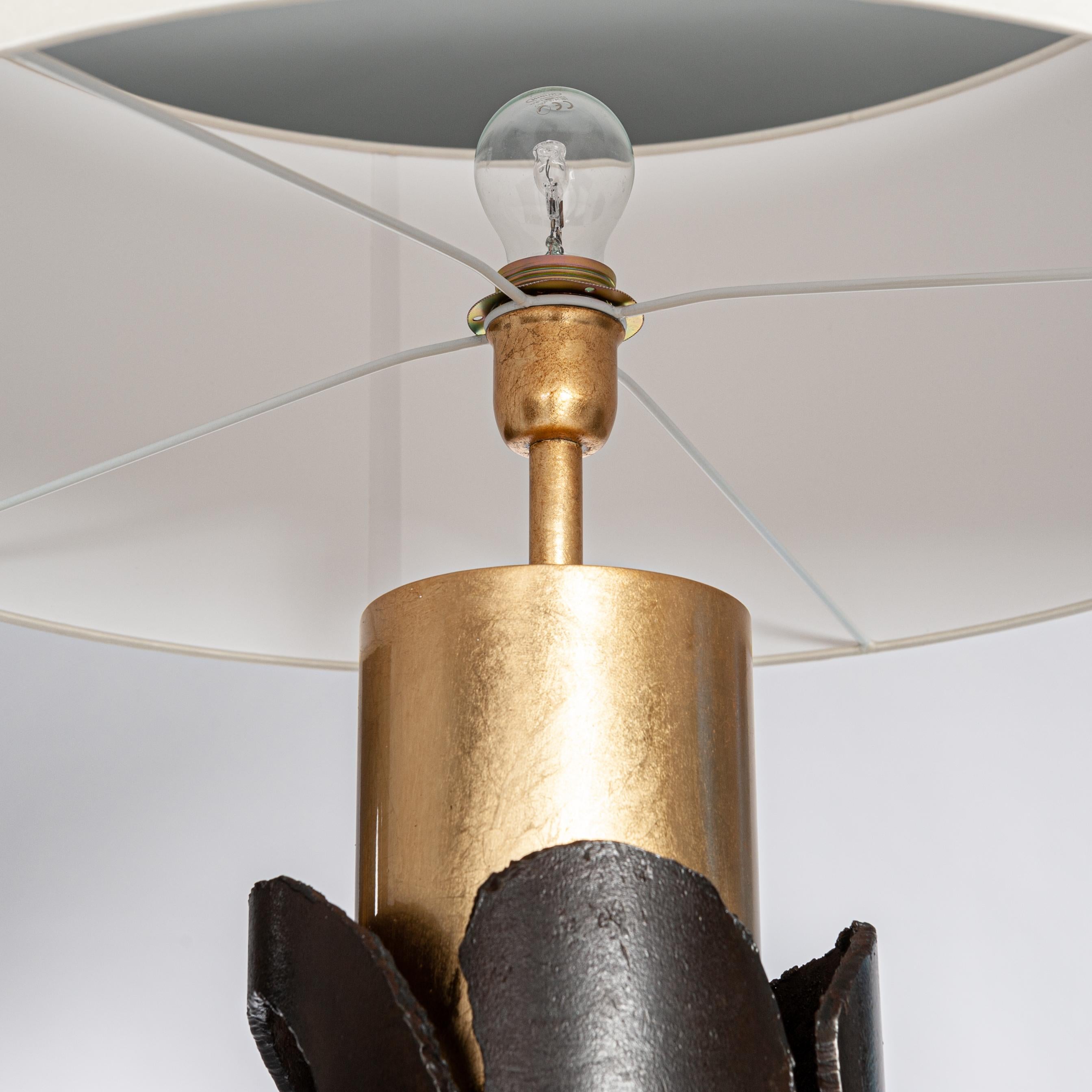 European Italian Mid-Century Iron Floor Lamp in Gold-Brown Off-White Silk Shade 1980s For Sale
