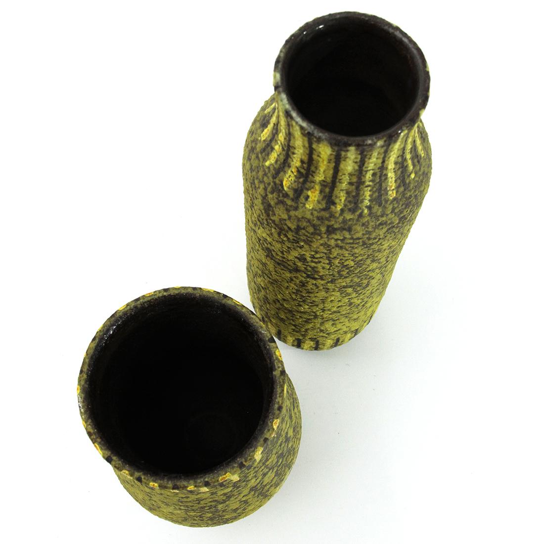 Pair of Italian manufacturing vases produced in the 1950s.
Glazed ceramic structure with lava effect, in black, yellow and red.
Good conditions.

Dimensions:
Small vase: Diameter 11 cm, height 20 cm
Large vase: Diameter 9 cm, height 30 cm.
 