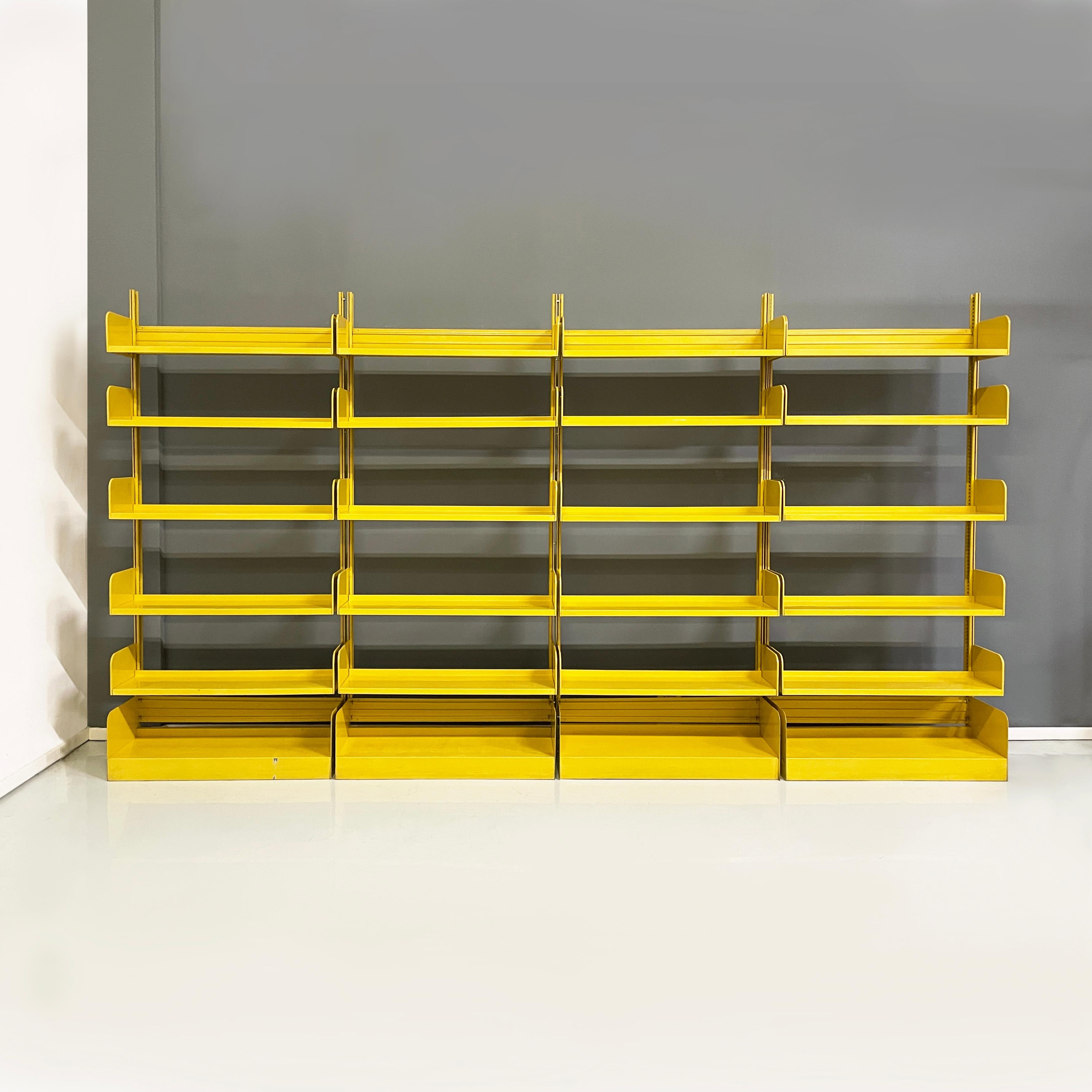 Italian mid-century modern Yellow metal modular bookcase Congresso by Lips Vago, 1960s
Modular self-supporting  bookcase mod. Congresso with structure entirely in bright yellow metal. The structure is made up of 4 modules, which can be used together