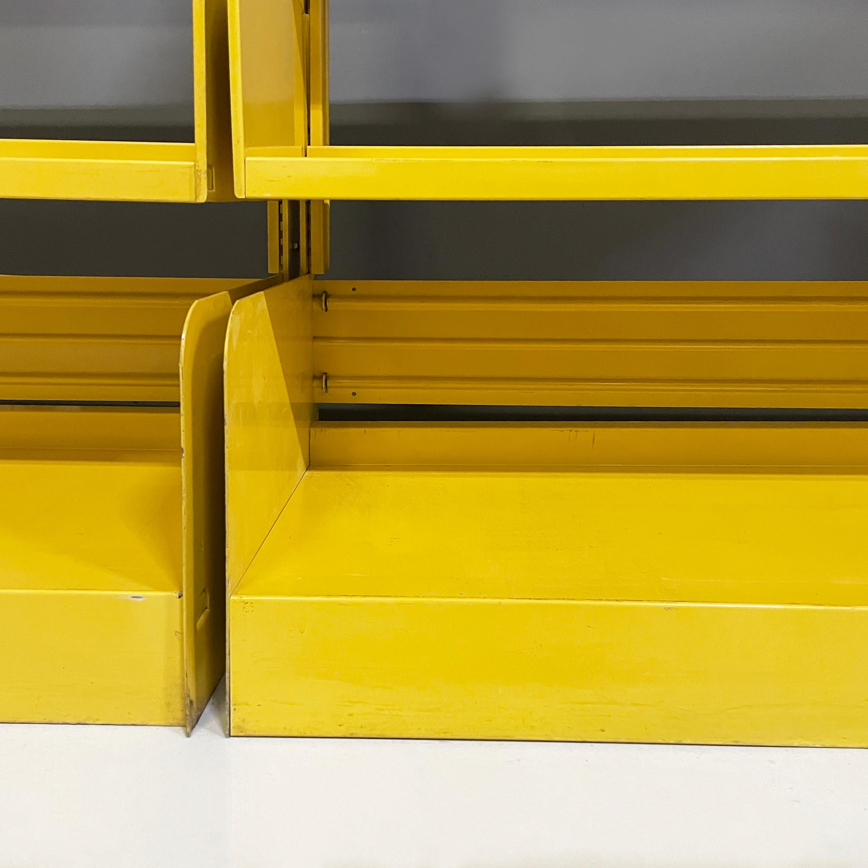 Metal Italian mid-century Yellow metal modular bookcase Congresso by Lips Vago, 1960s For Sale