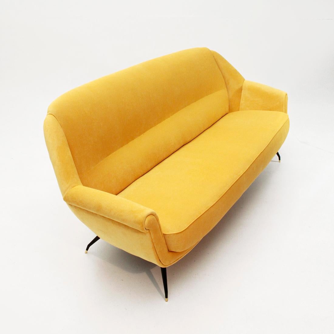 Italian Mid-Century Yellow Velvet Sofa, 1950s In Good Condition In Savona, IT