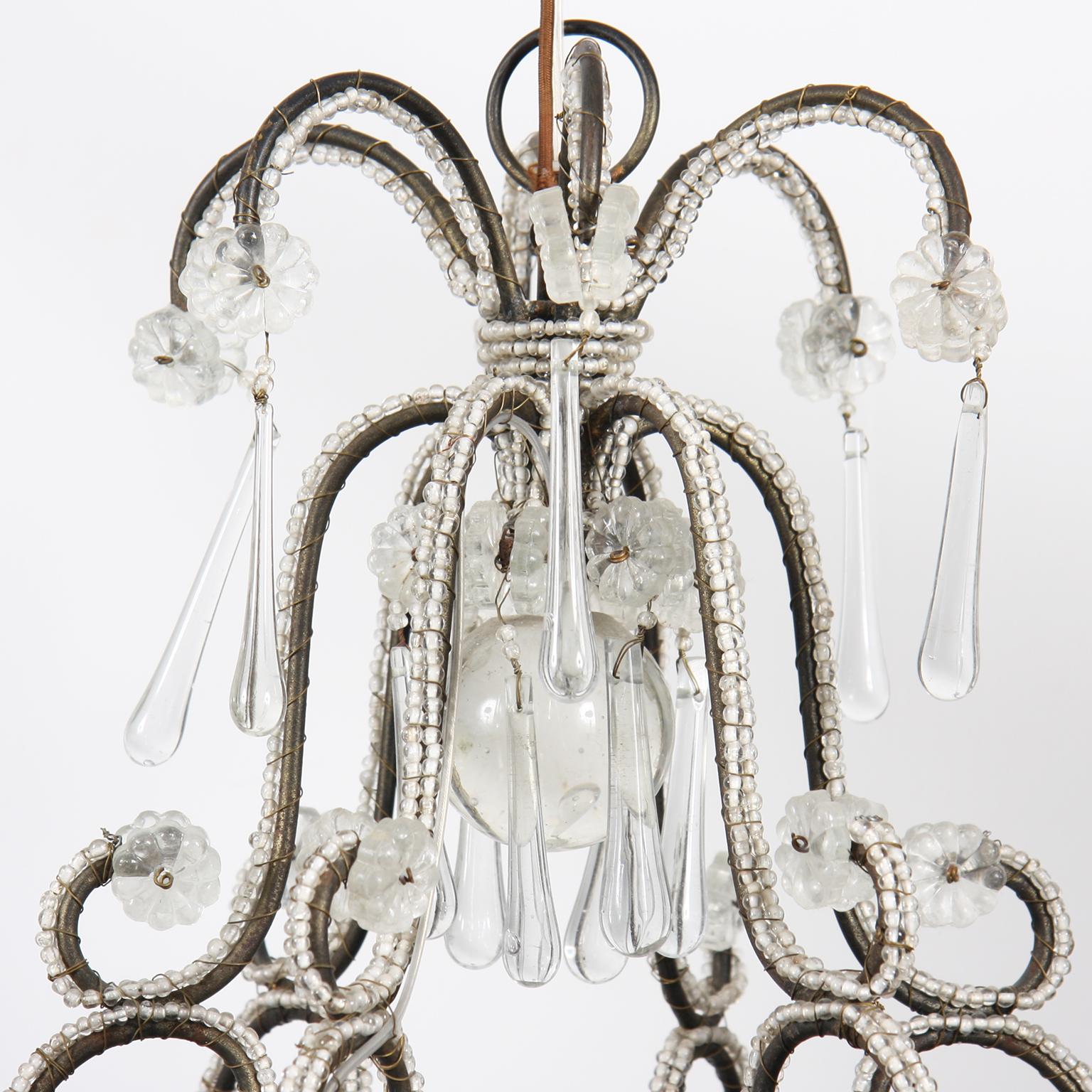 Italian Midcentury 1960s Small Beaded Chandelier In Good Condition In London, GB