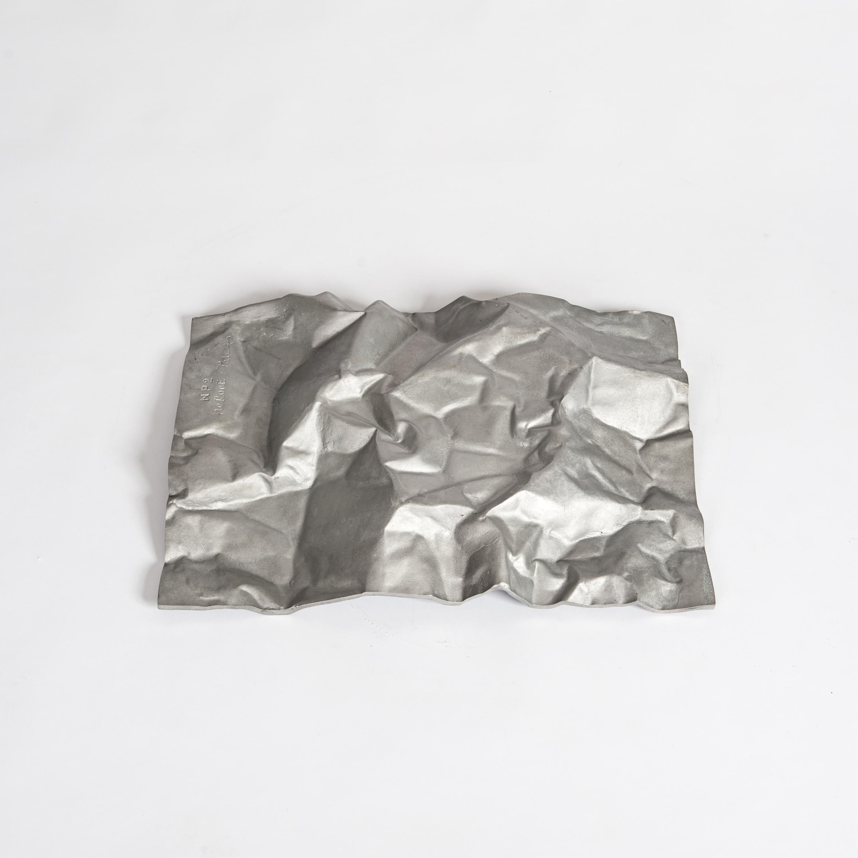Italian Midcentury Abstract Geometric Silvergrey Aluminum Centerpiece, Sign. NP2 For Sale 4