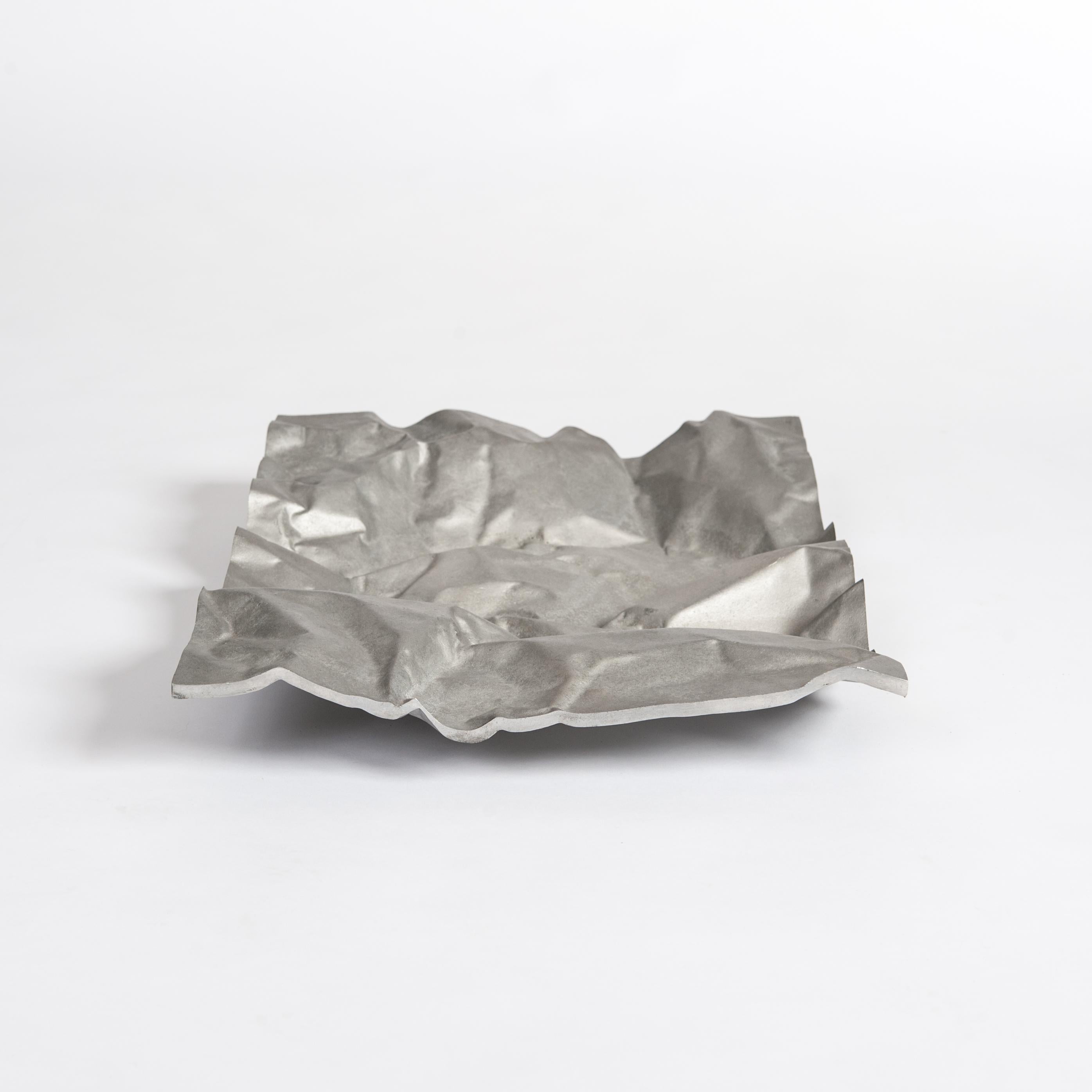 Italienische Mitte des Jahrhunderts Abstrakt Geometrisch Silbergrau Aluminium Centerpiece, Sign. NP2 im Zustand „Gut“ im Angebot in Salzburg, AT
