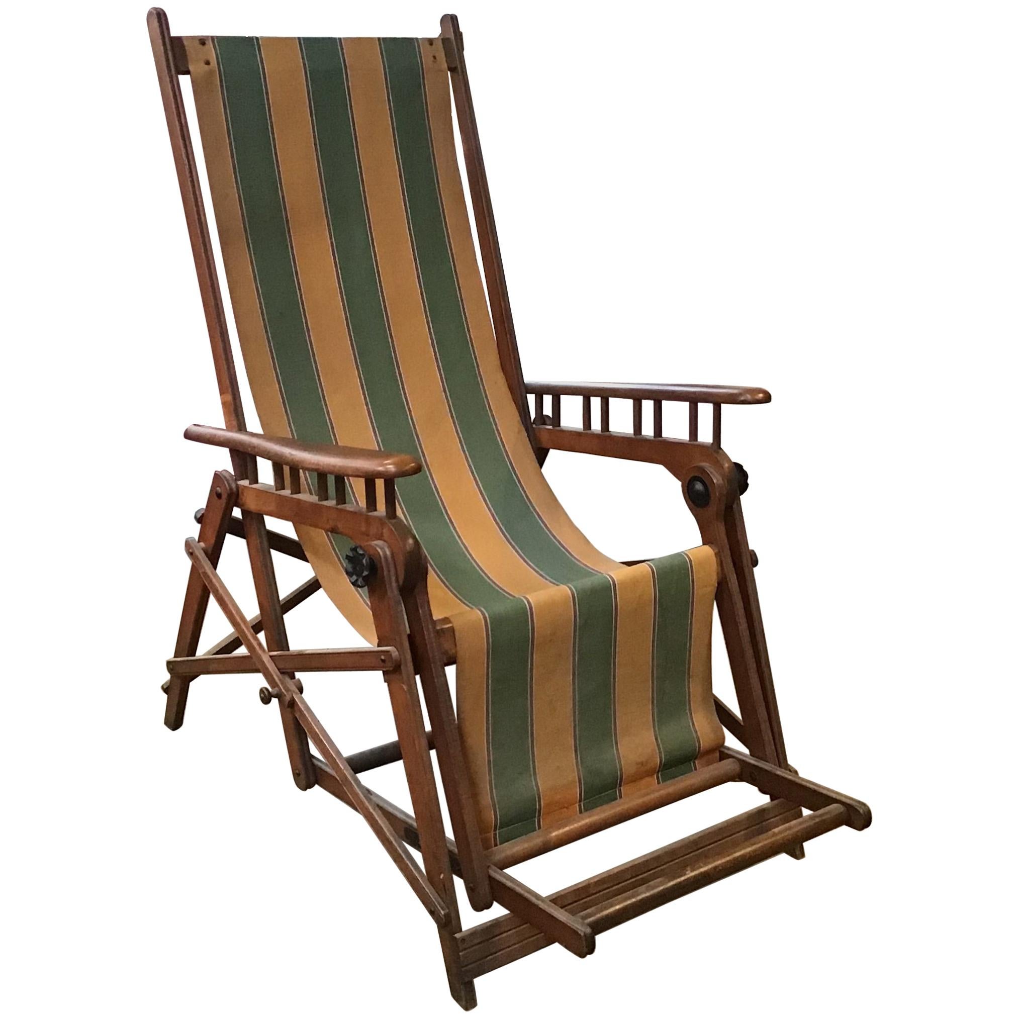 Italian Midcentury Adjustable and Foldable Beach Chair in Walnut from 1960s For Sale