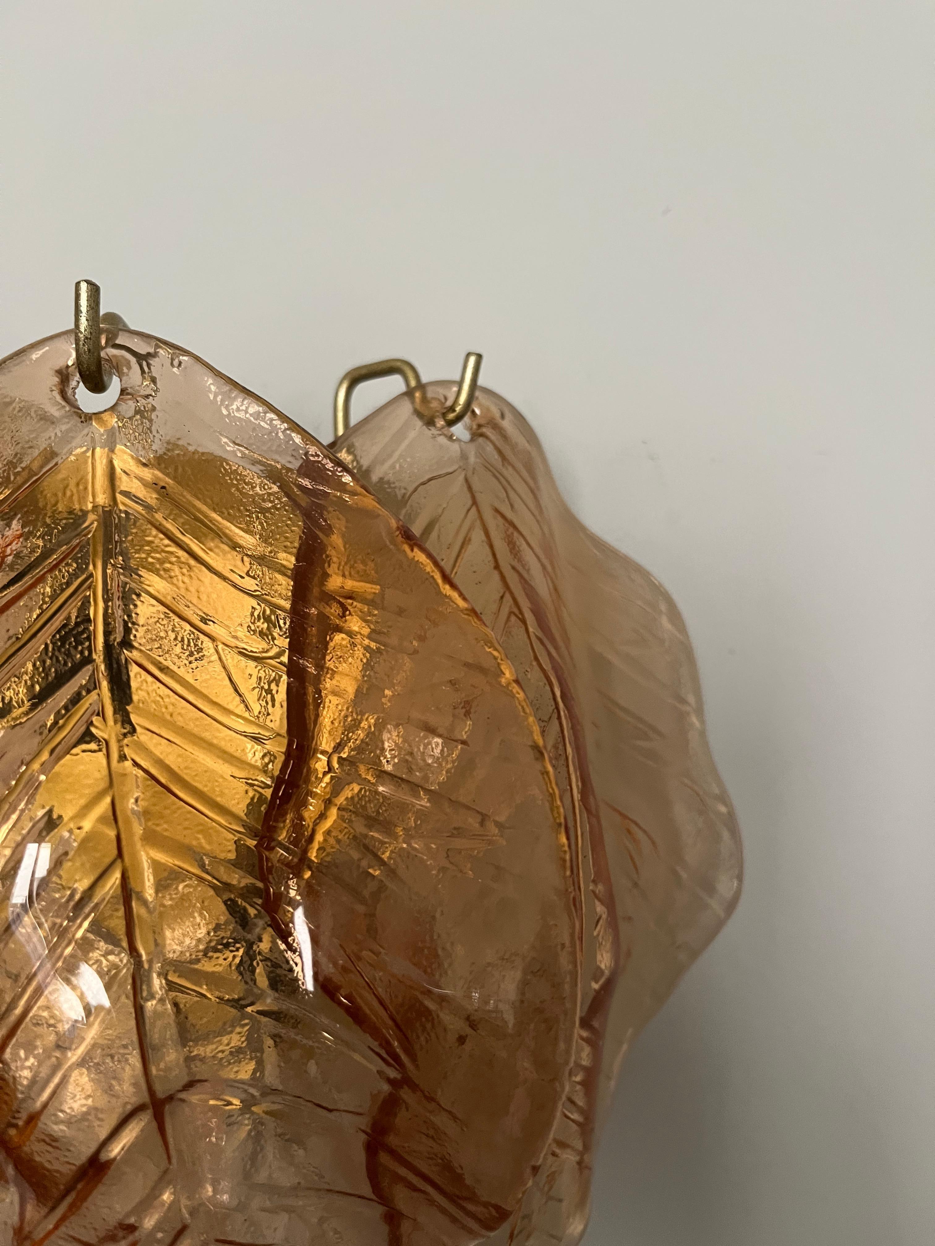 Italian Midcentury Amber Leaf Murano Glass Wall Sconce, 1970s In Good Condition In Badajoz, Badajoz