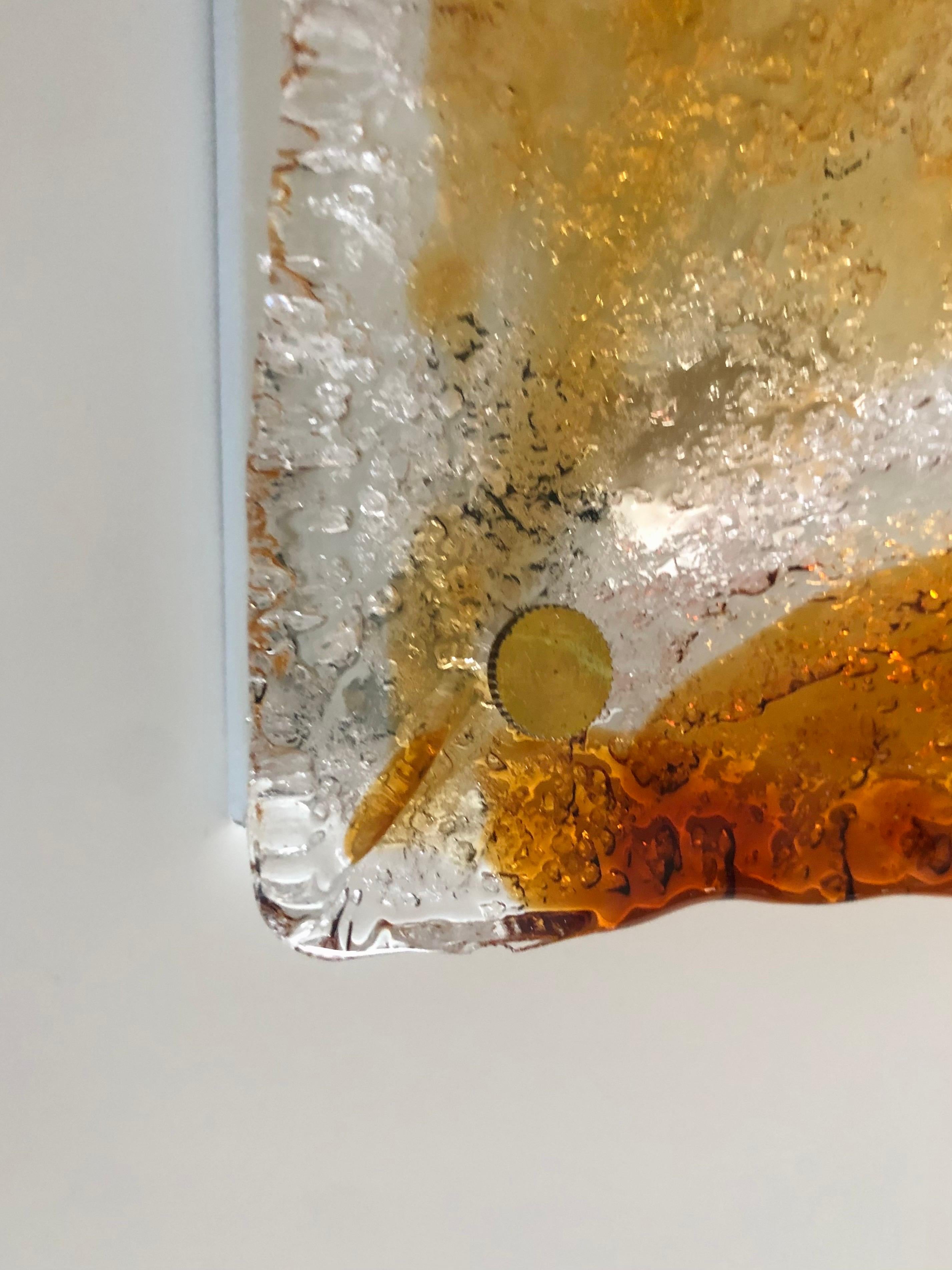 Italienischer Wandleuchter aus bernsteinfarbenem Murano-Glas von Mazzega aus der Mitte des Jahrhunderts, 1970er Jahre (Moderne der Mitte des Jahrhunderts) im Angebot