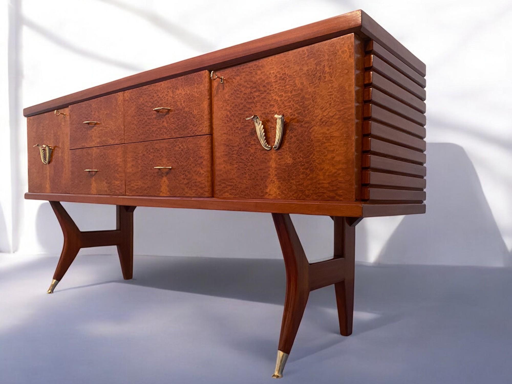 Credenza Amboyna Briar di Vittorio Dassi, 1950 In condizioni buone in vendita a Traversetolo, IT