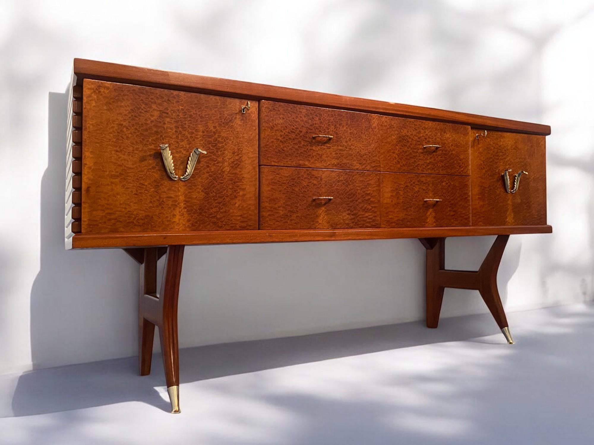 Metà XX secolo Credenza Amboyna Briar di Vittorio Dassi, 1950 in vendita