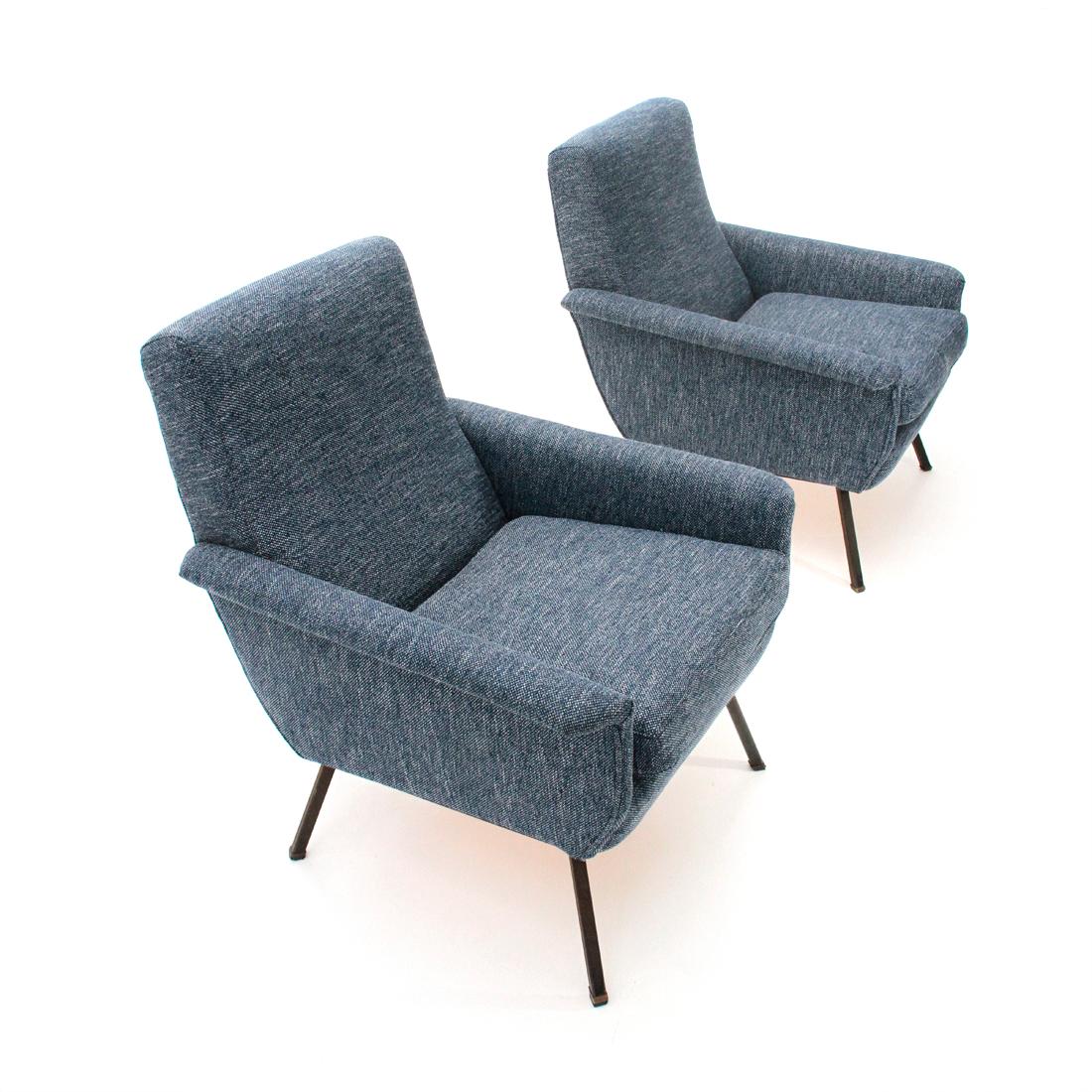 Pair of Italian manufacturing armchairs from the 1960s.
Wooden structure padded and lined with new blue fabric.
Legs in black painted metal with brass collar.
Good general conditions, some signs due to normal use over time.

Dimensions: Width