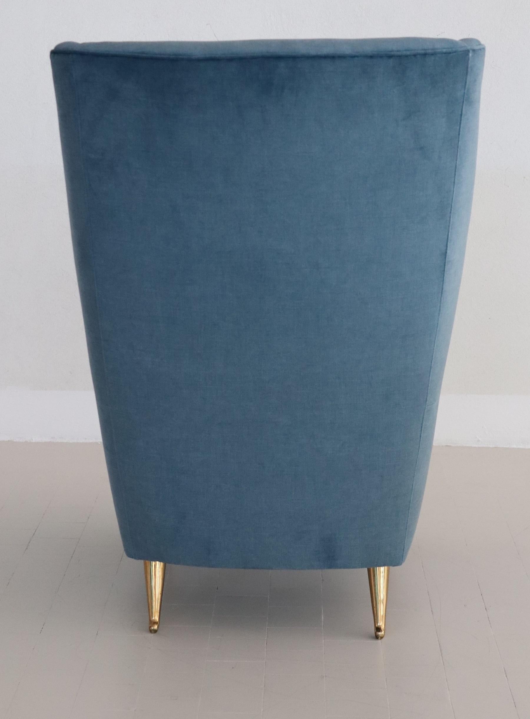 Italian Midcentury Armchair in Blue Velvet and Brass Feet by ISA Bergamo, 1950s 4