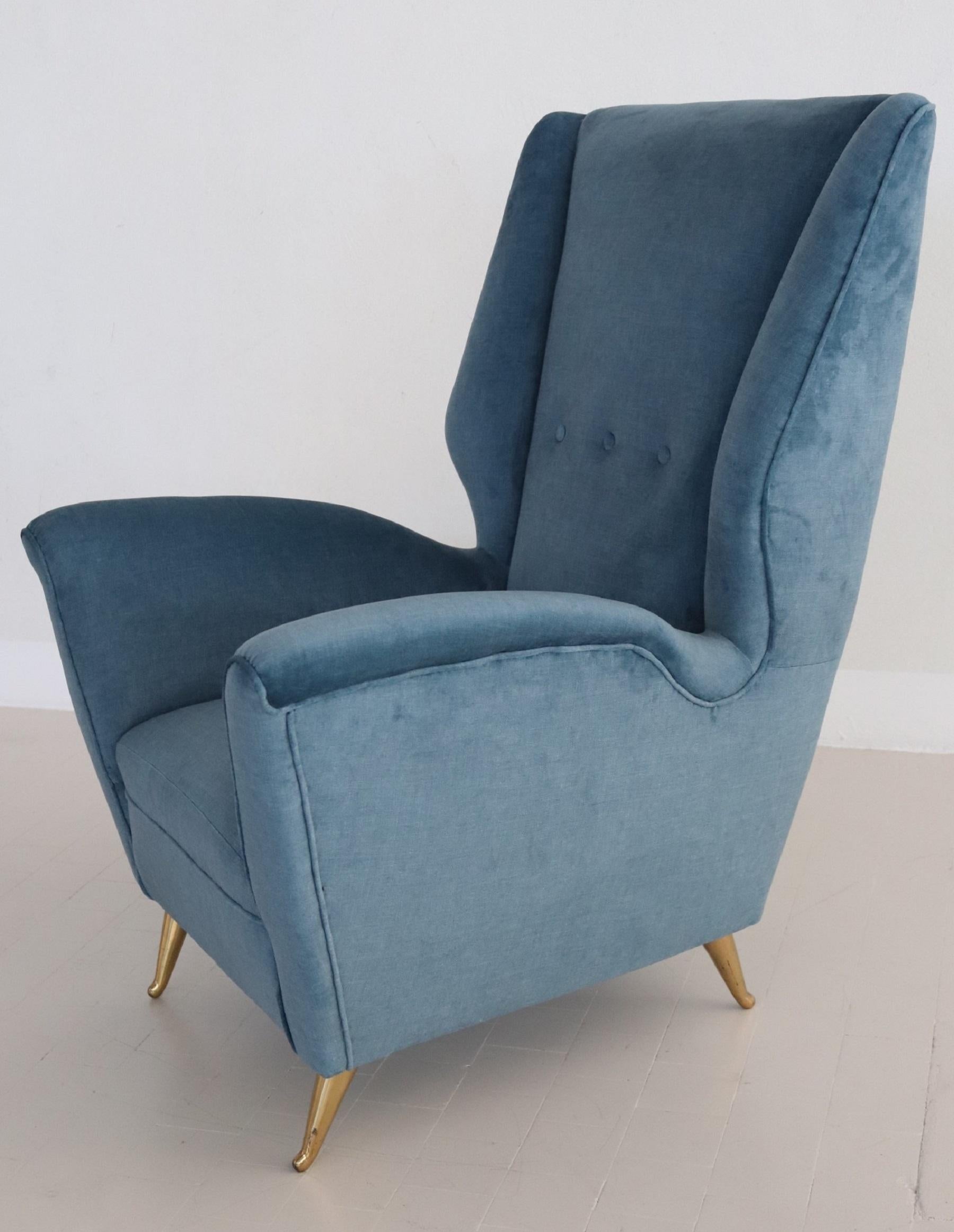 Italian Midcentury Armchair in Blue Velvet and Brass Feet by ISA Bergamo, 1950s 3