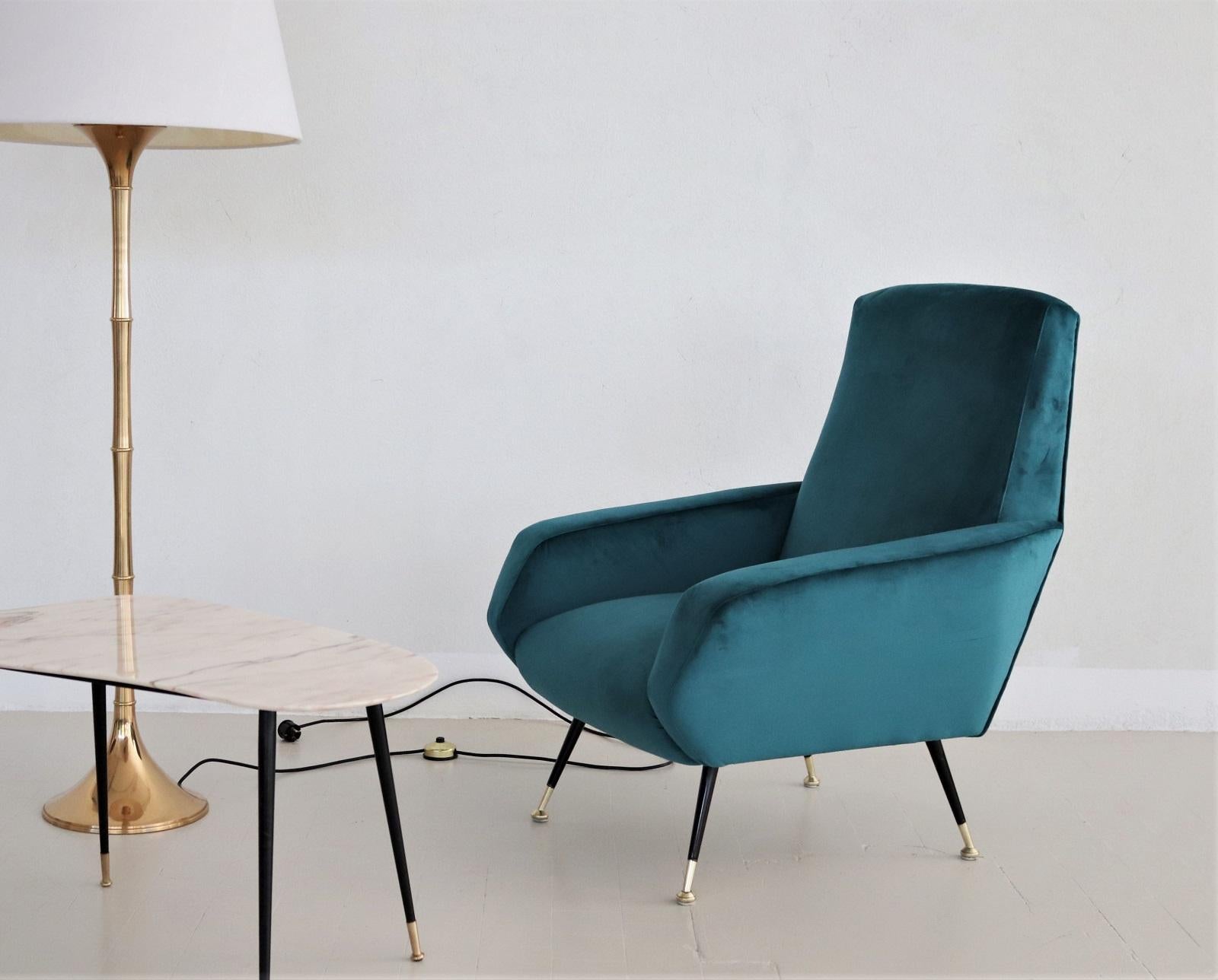 Beautiful and elegant Italian vintage armchair, original from the 1950s.
The armchair have been restored completely internally with high quality material and reupholstered with petrol - blue colored soft velvet fabric.
Legs are made of solid black