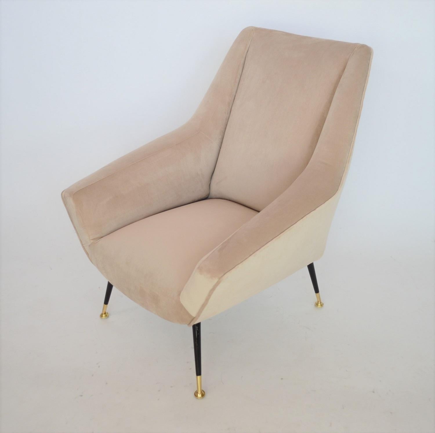 Italian Midcentury Armchair in Taupe Velvet and Brass, 1950s In Good Condition In Morazzone, Varese