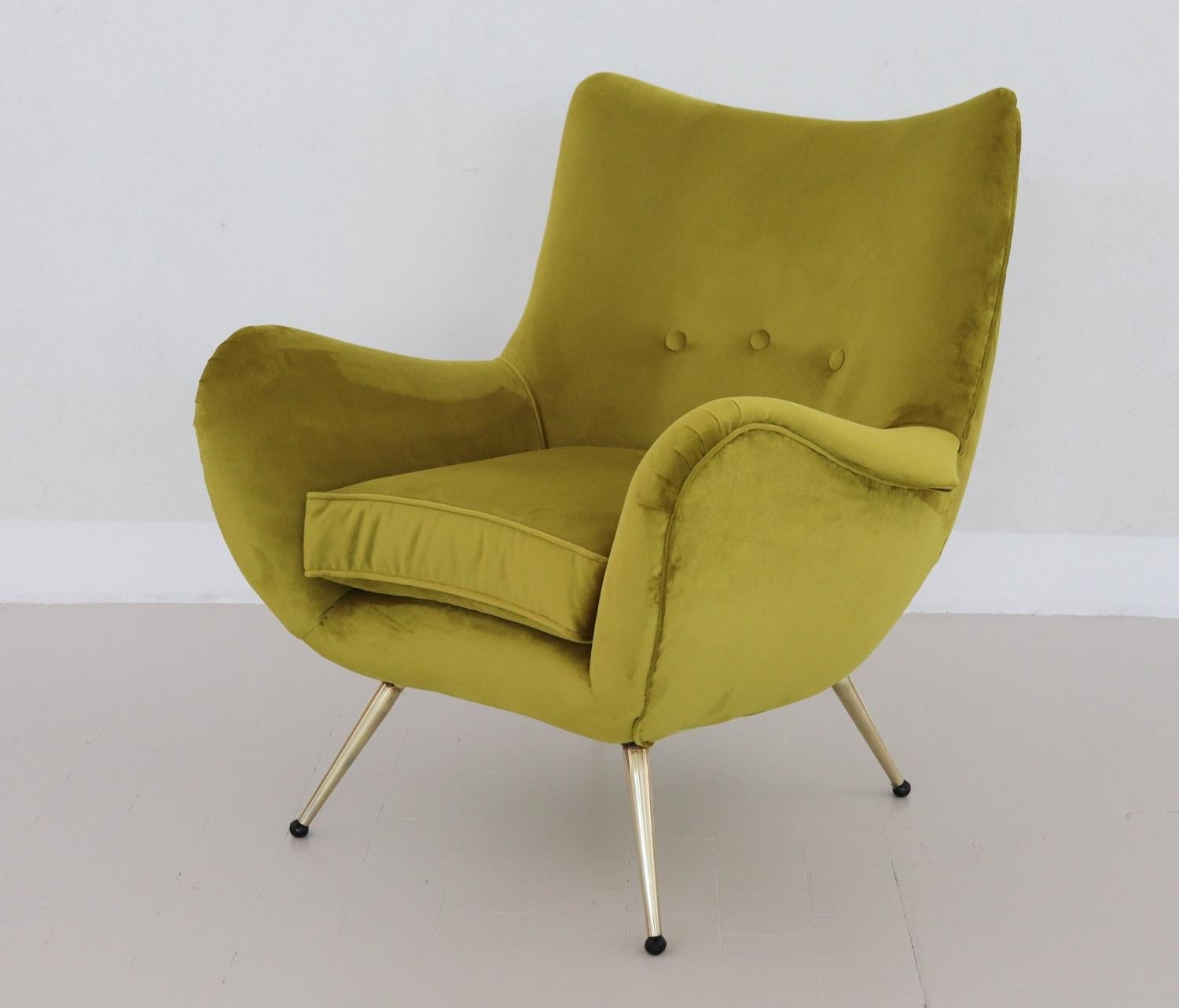 Beautiful, elegant and comfortable Italian vintage armchair, original from the 1950s.
The armchair have been restored completely internally with high quality material and reupholstered with lime, green colored soft Italian velvet.
Legs are made of