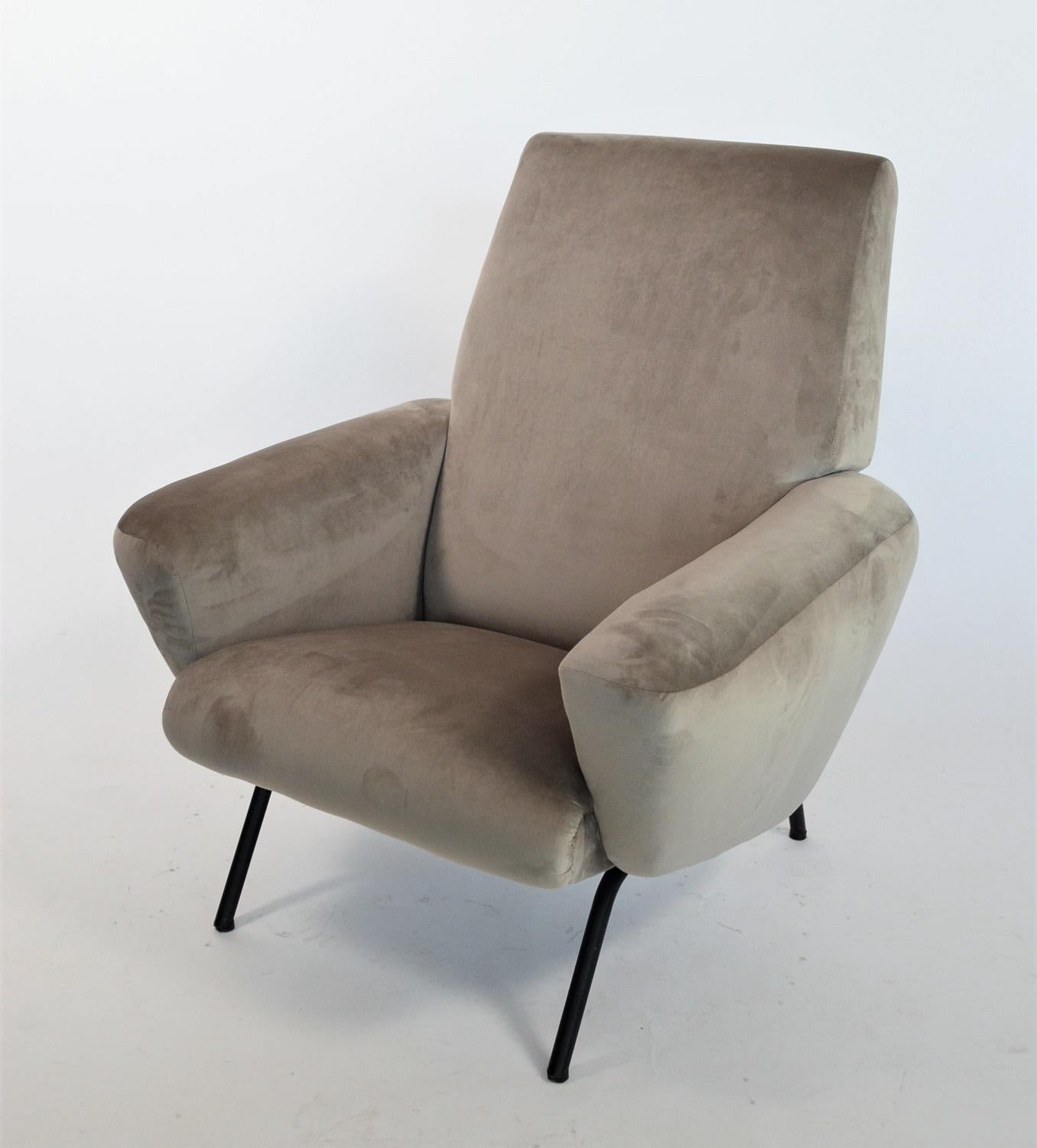 Italian Midcentury Armchair Re-upholstered in Grey Soft Velvet, 1950s 5
