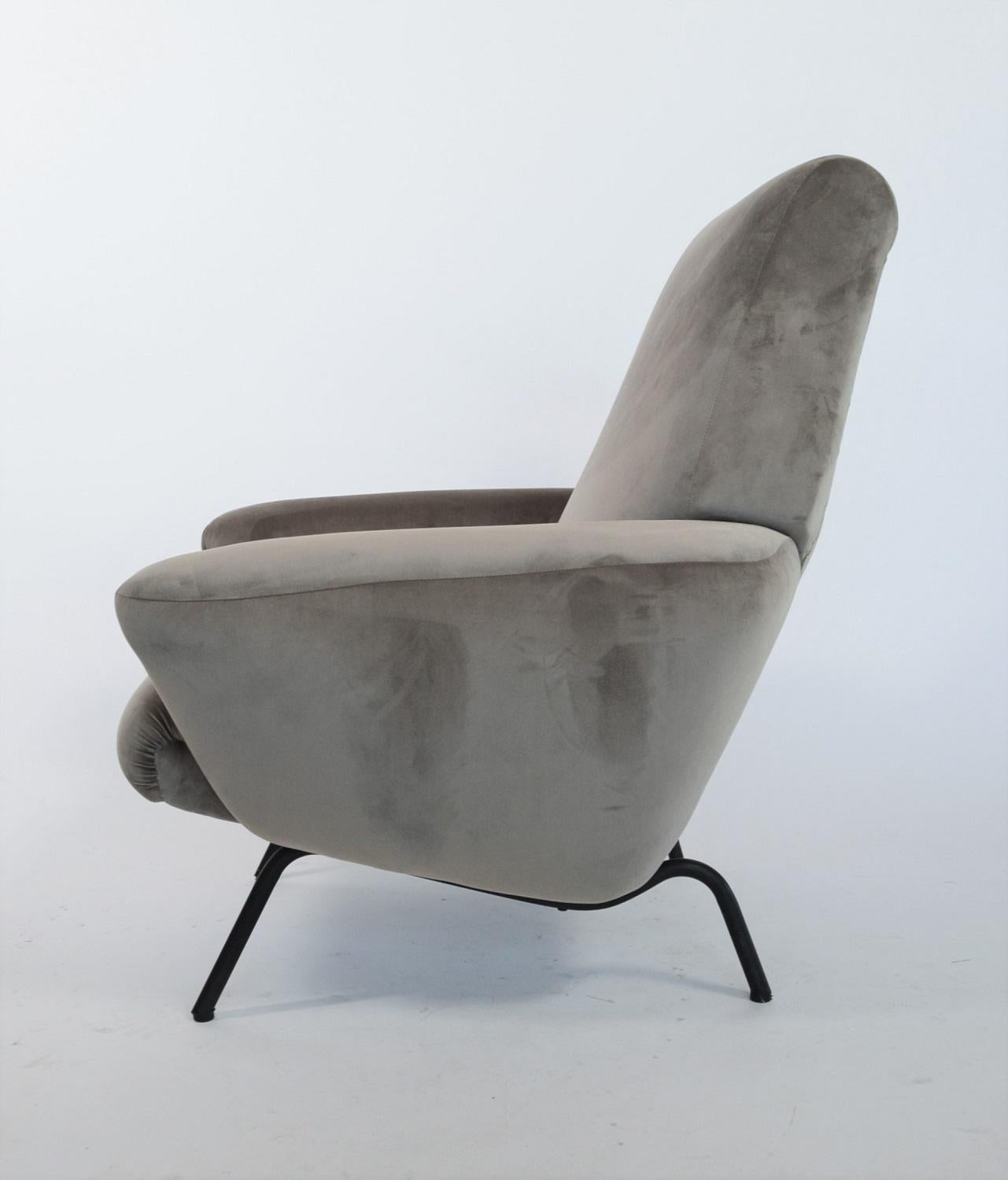 Italian Midcentury Armchair Re-upholstered in Grey Soft Velvet, 1950s 14
