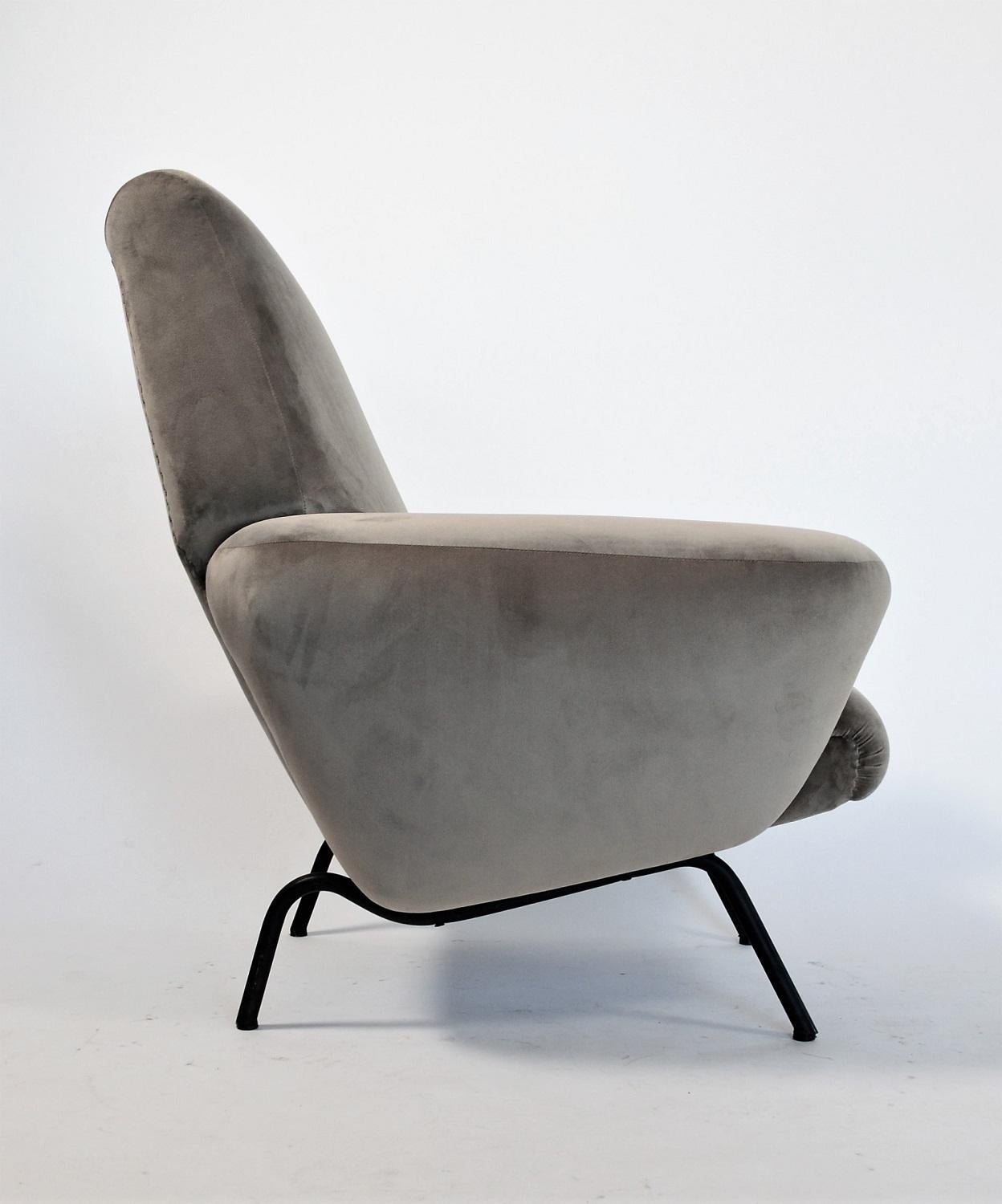 Italian Midcentury Armchair Re-upholstered in Grey Soft Velvet, 1950s 1