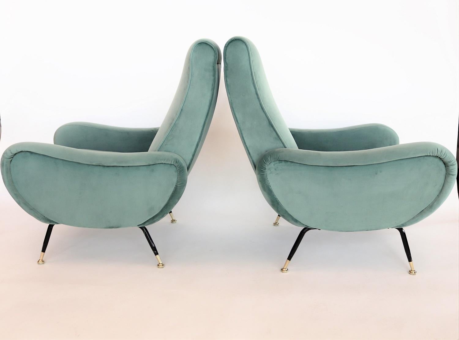 Elegant and beautiful pair of two Italian original midcentury armchairs or lounge chairs from the 1950s with black metal base and brass tips.
Completely restored internally with quality material and outside reupholstered with soft light mint green