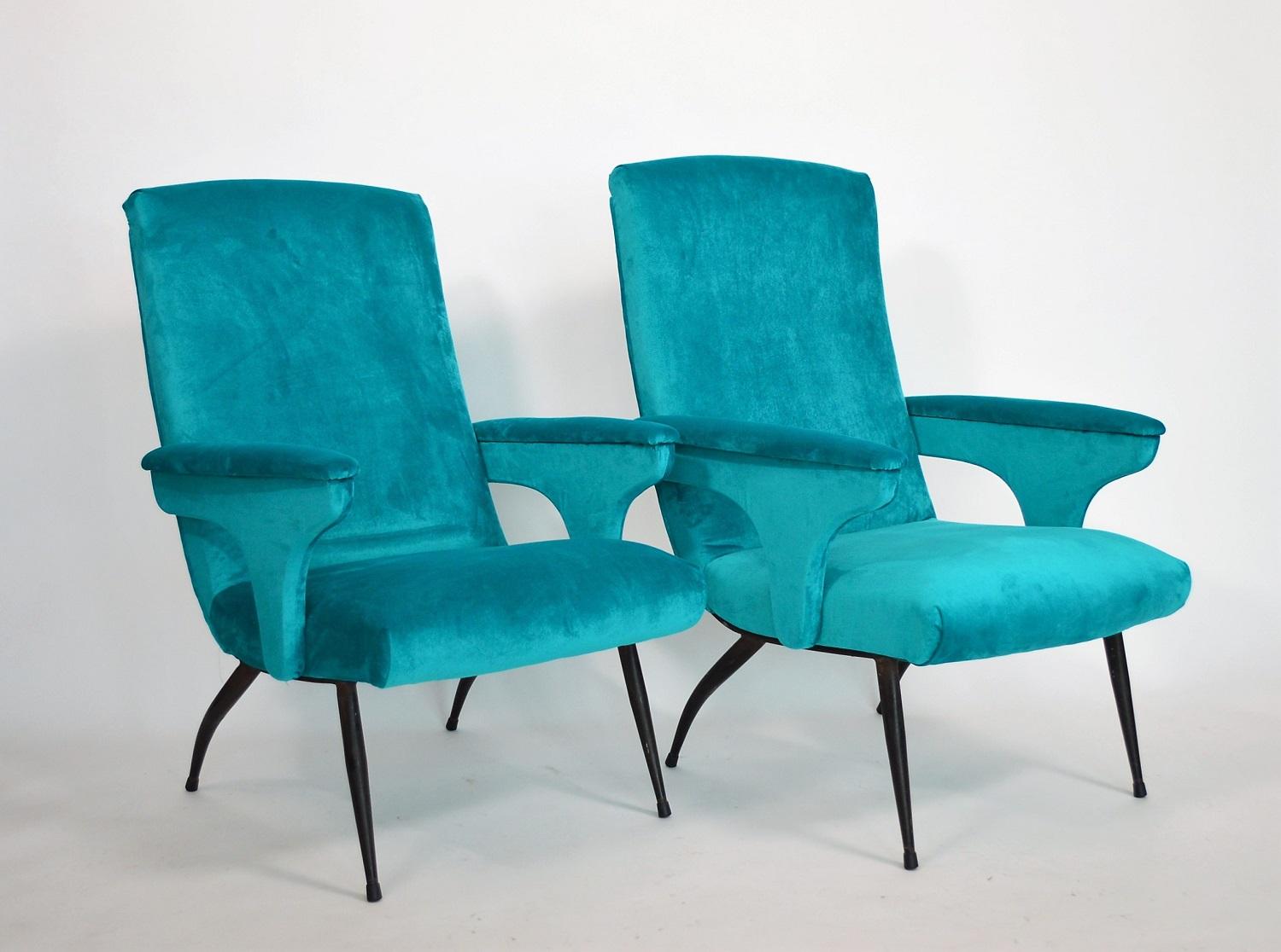 Crazy pair of two Italian original armchairs or lounge chairs from the 1950s with metal feet.
Completely restored internally with quality material and outside reupholstered with shiny petrol blue Italian velvet.
Original metal feet with rubber