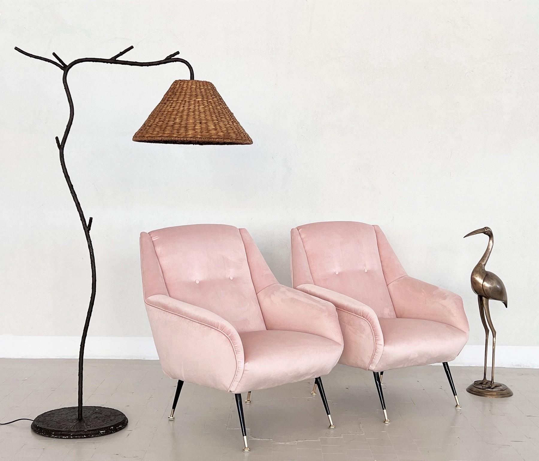 Elegant and beautiful pair of two Italian original mid-century armchairs or lounge chairs from the 1950s with black metal feet and shiny brass tips.
Completely restored internally with quality material and outside reupholstered with soft pink