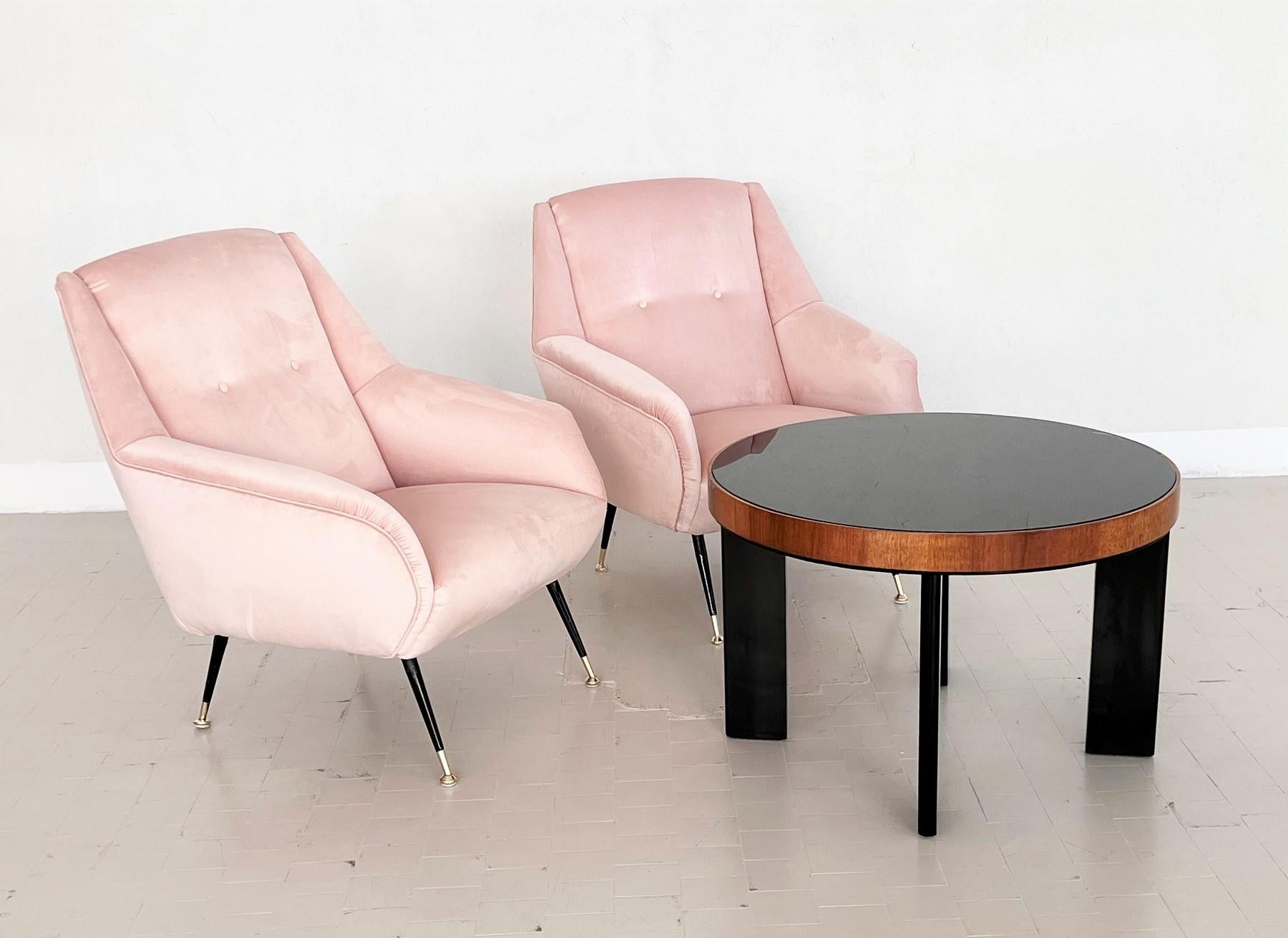 Italian Midcentury Armchairs in Soft Pink Velvet and Brass Tips, 1950s In Good Condition For Sale In Morazzone, Varese