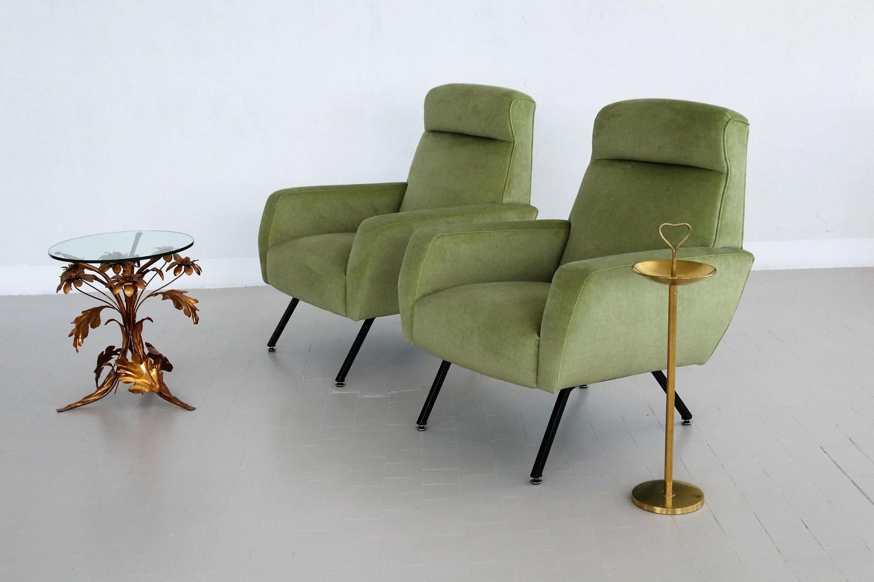 Italian Midcentury Armchairs Re-Upholstered in Green Velvet, 1960s In Good Condition For Sale In Morazzone, Varese