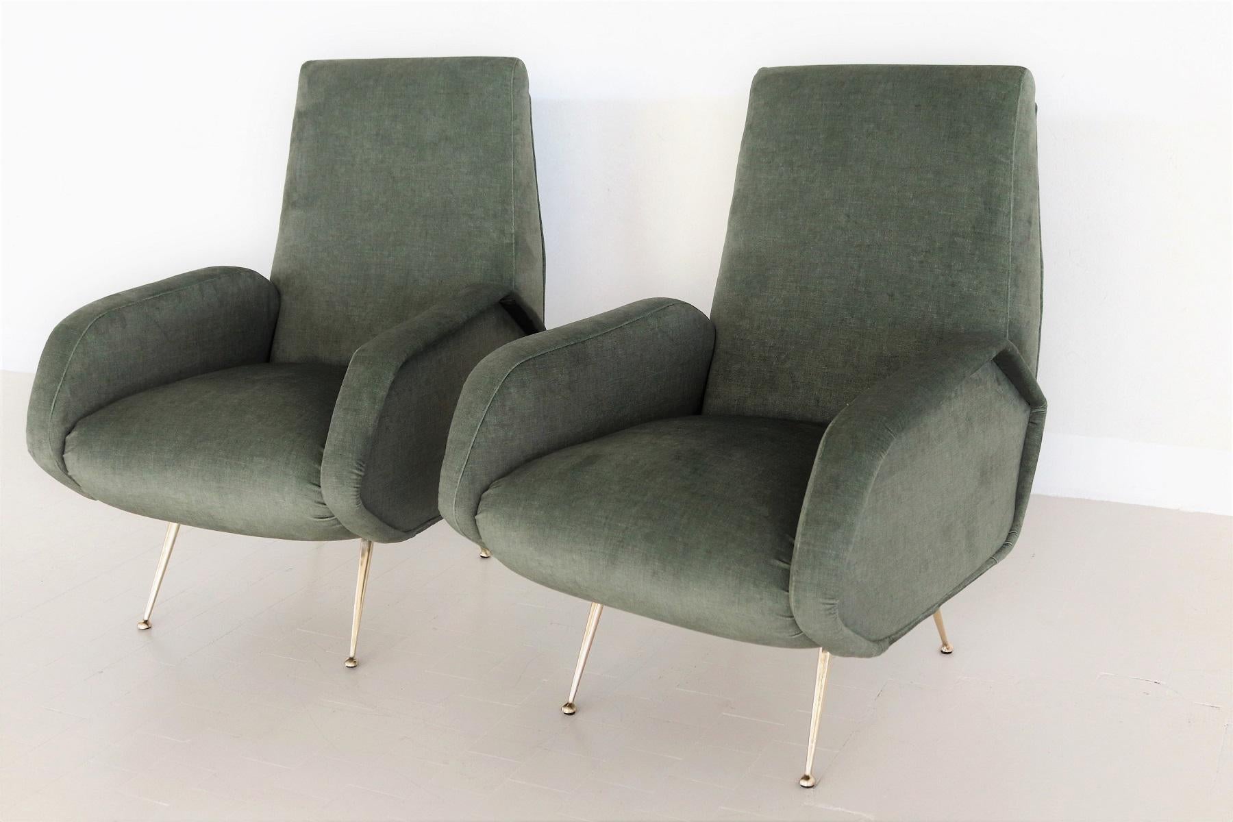 Magnificent pair of original Italian armchairs with original full brass stiletto feet from the midcentury, 1950s.
The armchairs are completely refurbished with quality material and re-upholstered with green super-soft easy-care velvet.
The