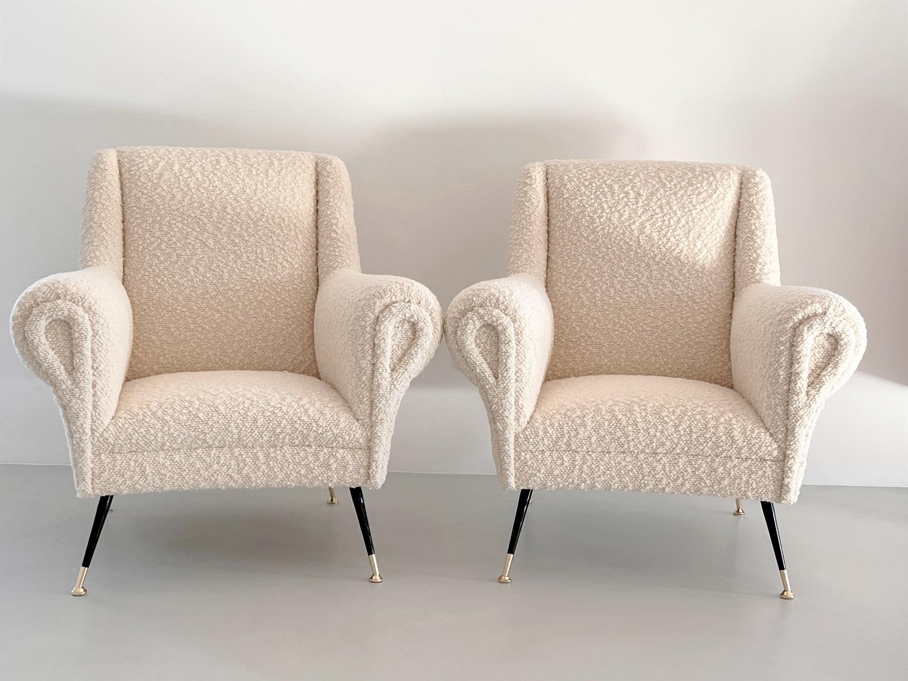 Italian Midcentury Armchairs with new Bouclé Upholstery and Brass Feet, 1970s In Good Condition In Morazzone, Varese