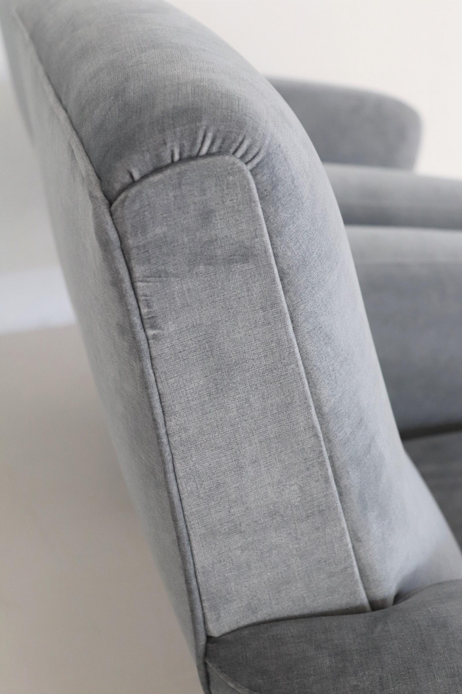 Fauteuils italiens Midcentury avec ressorts en velours bleu gris neuf en vente 4